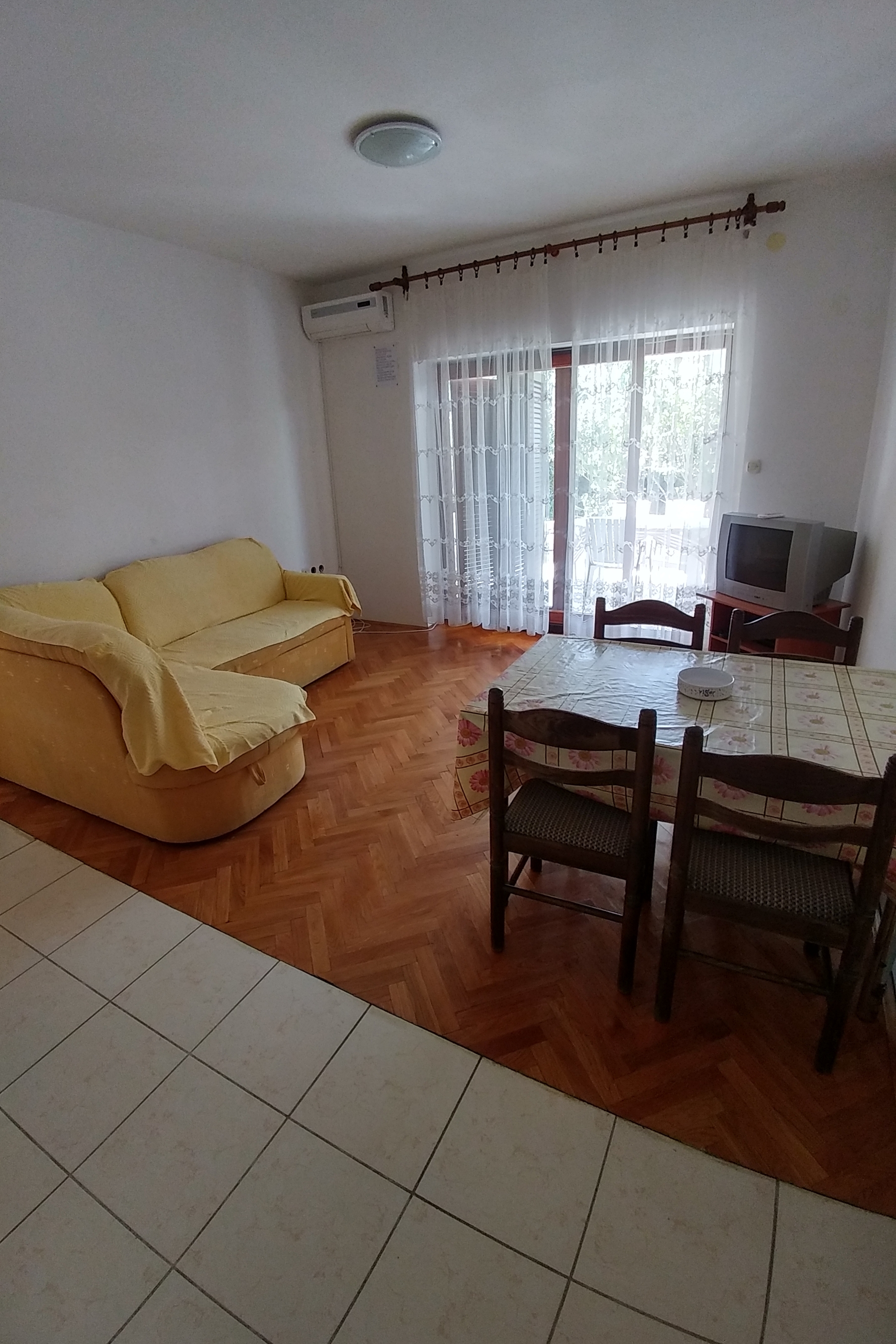 Two bedroom apartment with terrace Novalja, Pag  A-a