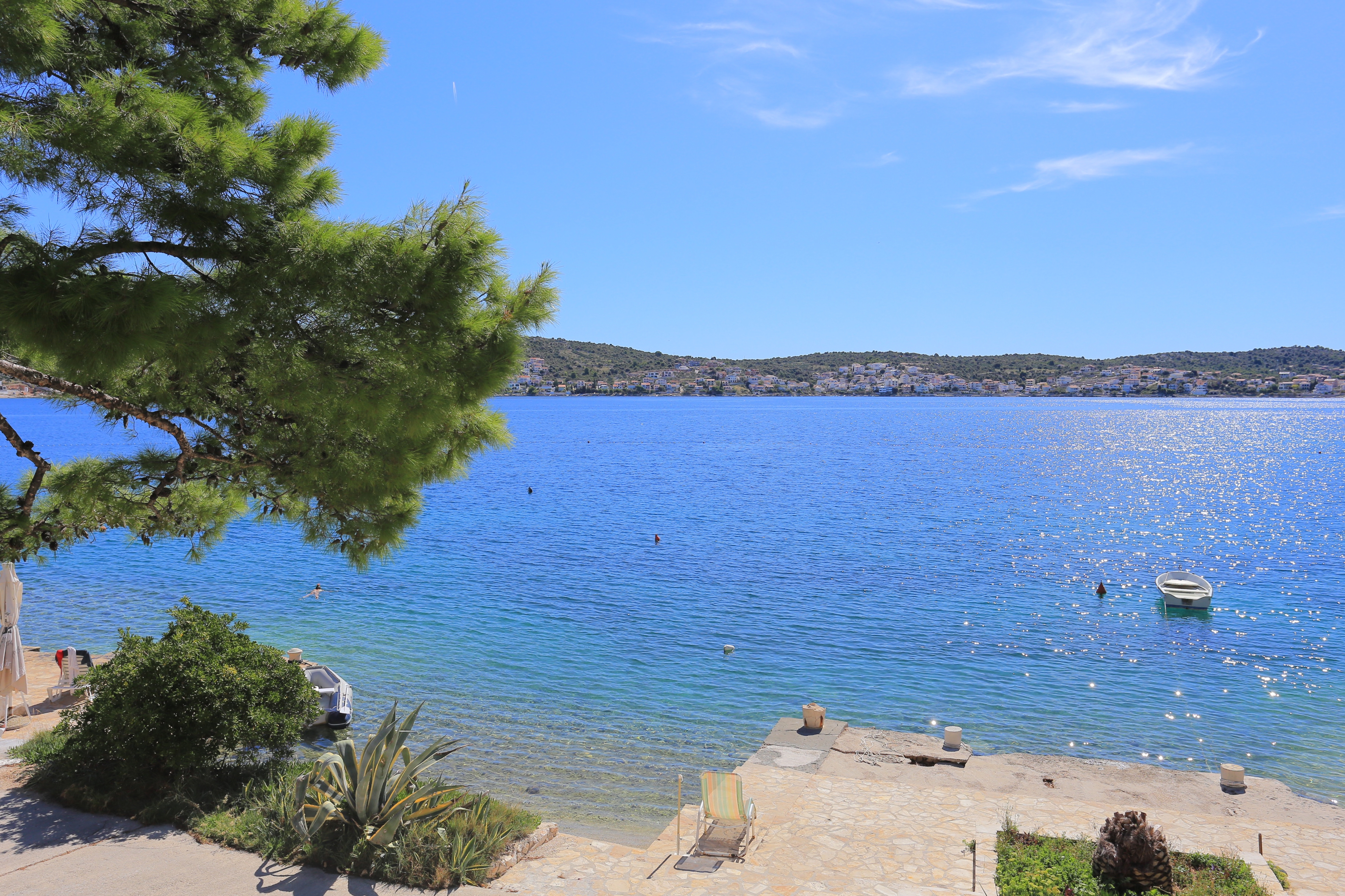Two bedroom apartment near beach Rogoznica  A-b
