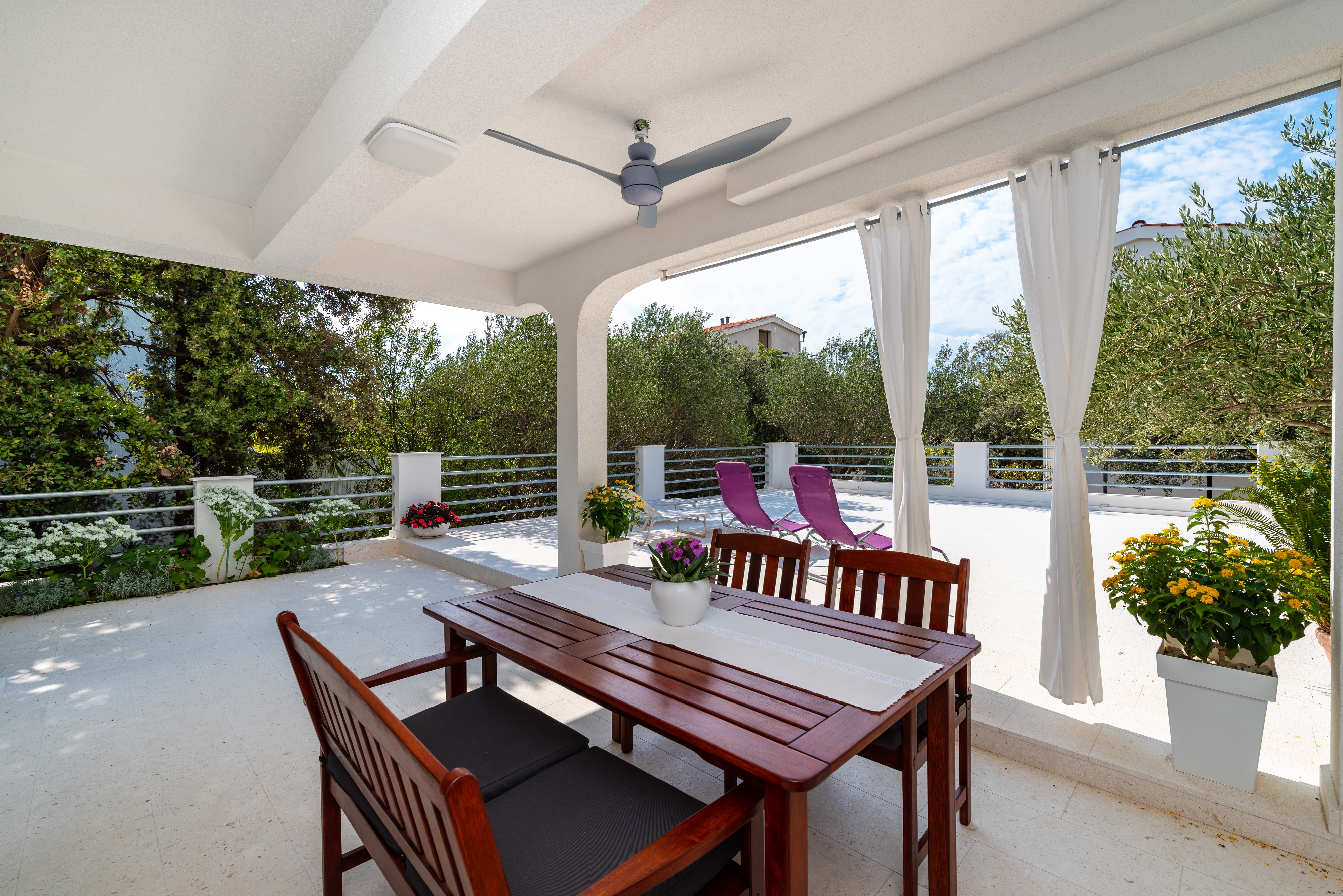 Two bedroom apartment with terrace Mandre, Pag  A-a