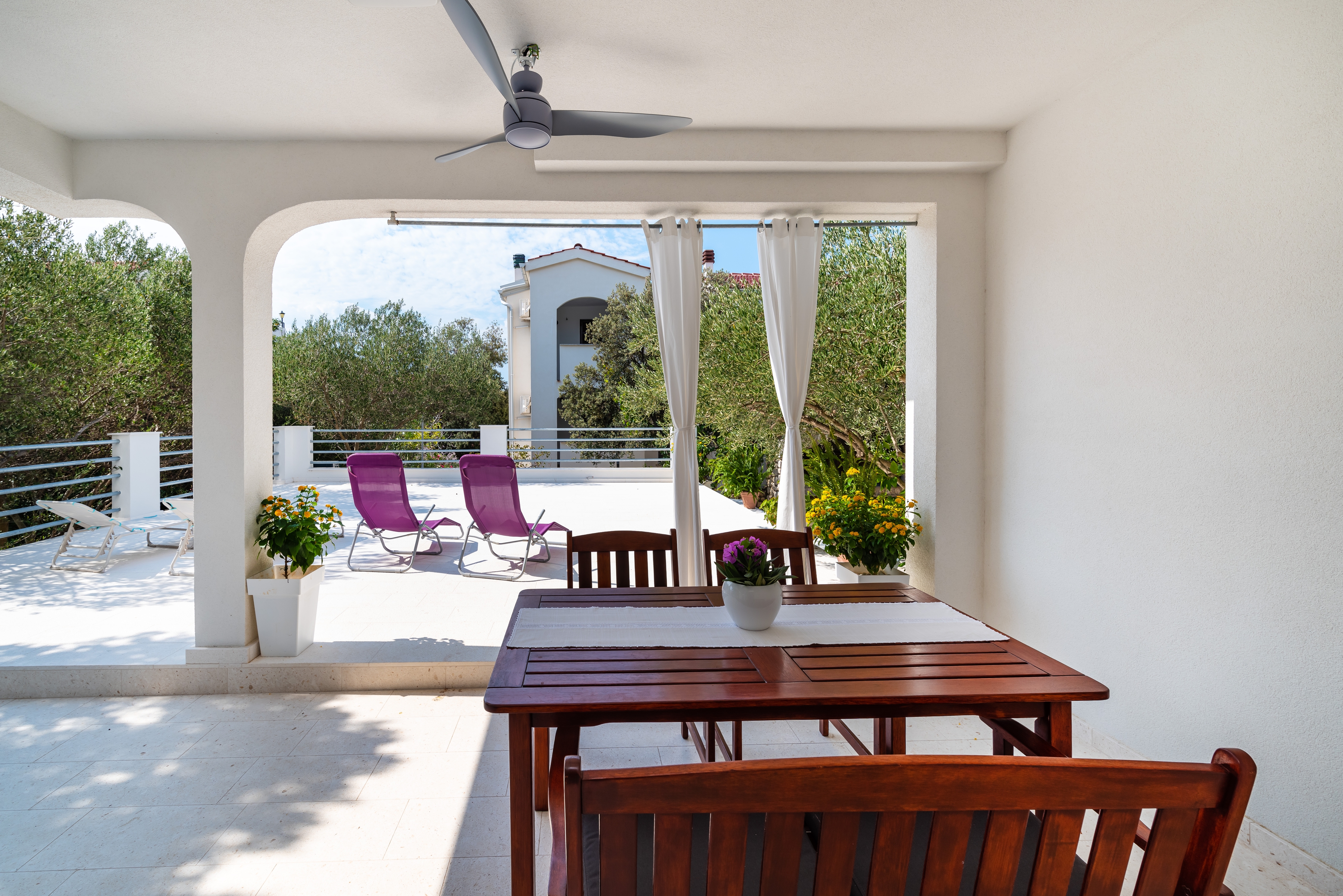 Two bedroom apartment with terrace Mandre, Pag  A-a