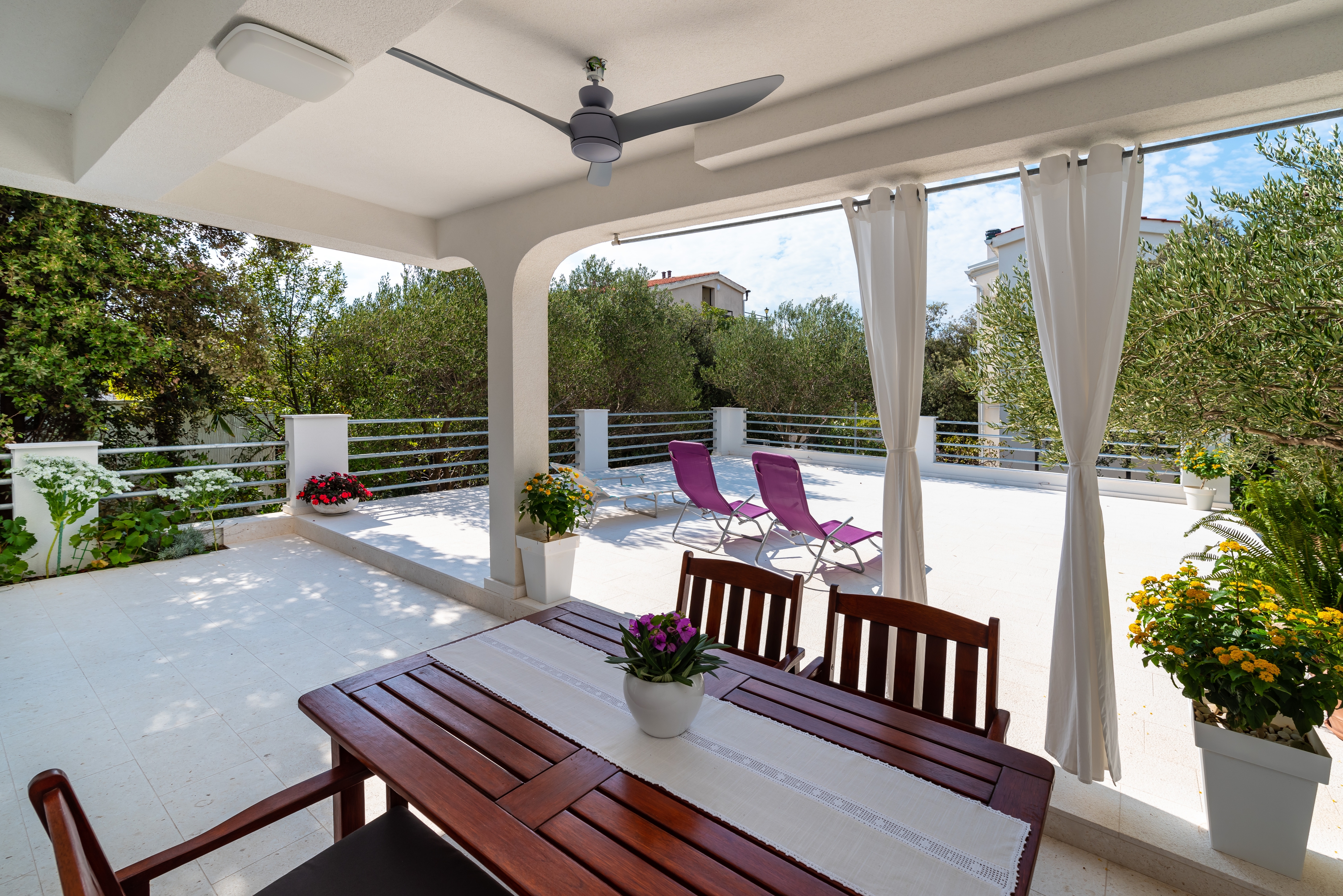 Two bedroom apartment with terrace Mandre, Pag  A-a