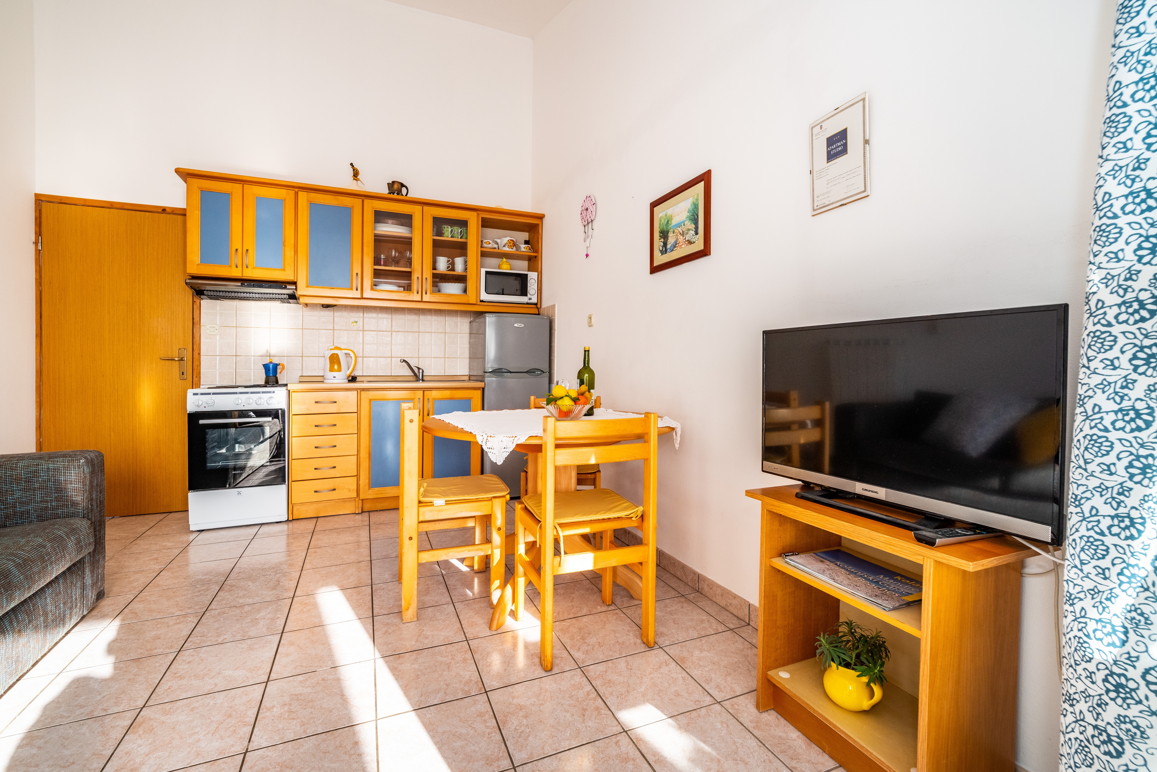 Two bedroom apartment with terrace and sea view Mandre, Pag (A-13015-b) Two bedroom apartment with terrace and sea view Mandre, Pag (A-13015-b)