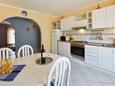 Dining room Pula, Dining room in the apartment, (pet friendly) and WiFi.