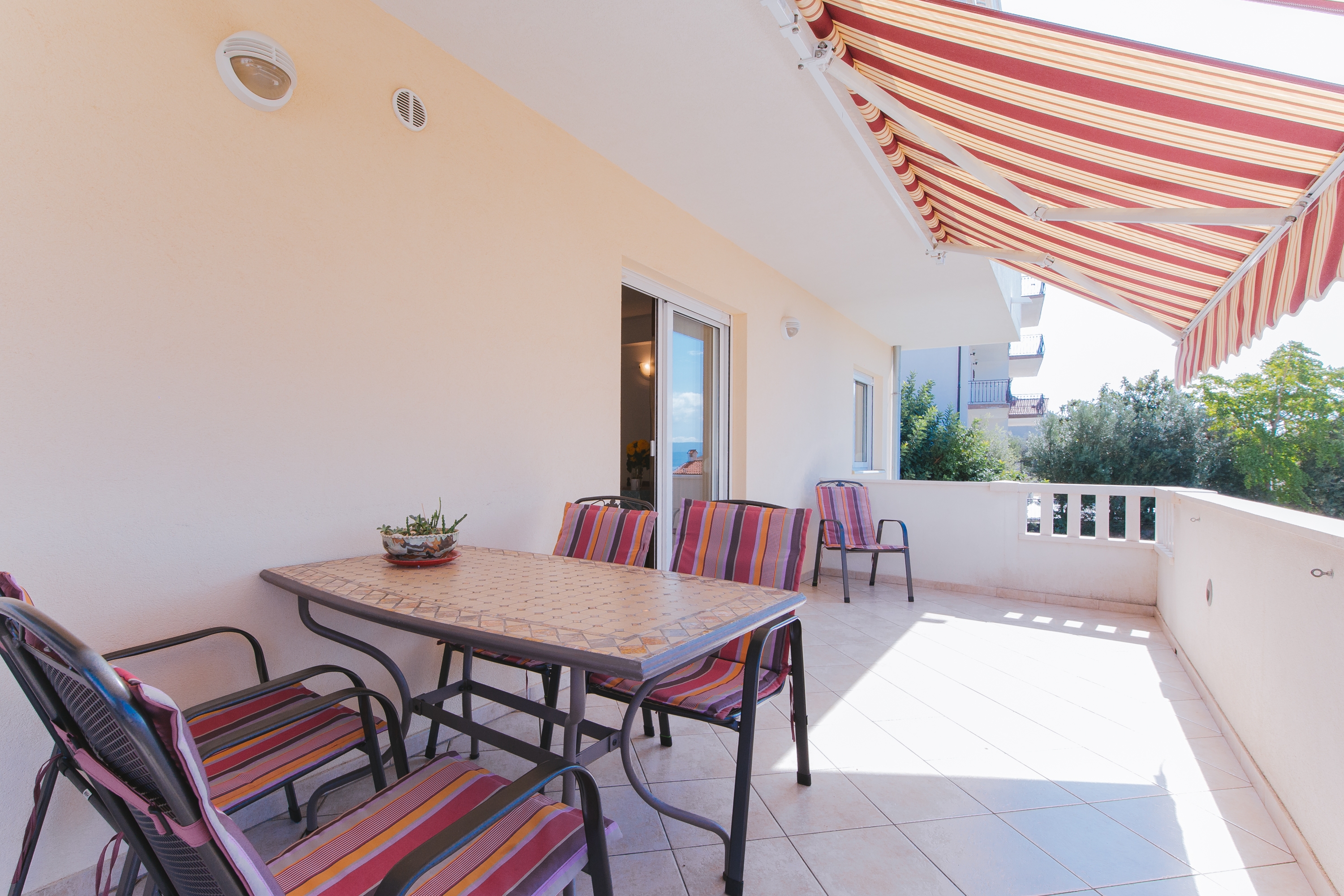 Two bedroom apartment with terrace and sea view Nemira, Omiš  A-c