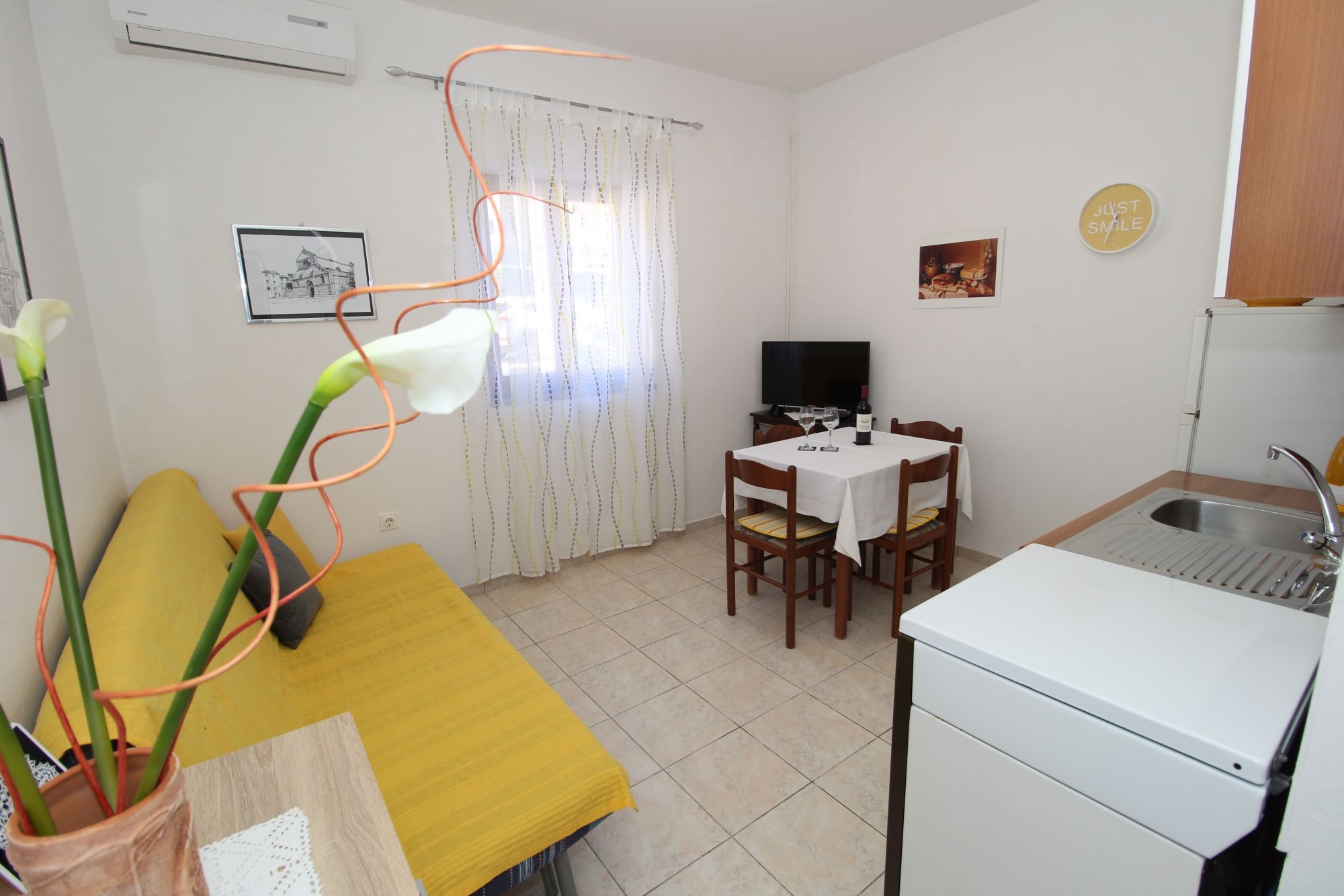 One bedroom apartment with balcony and sea view Pag (A-13060-a)