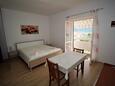 Pag, Bedroom in the studio-apartment, (pet friendly) and WiFi.