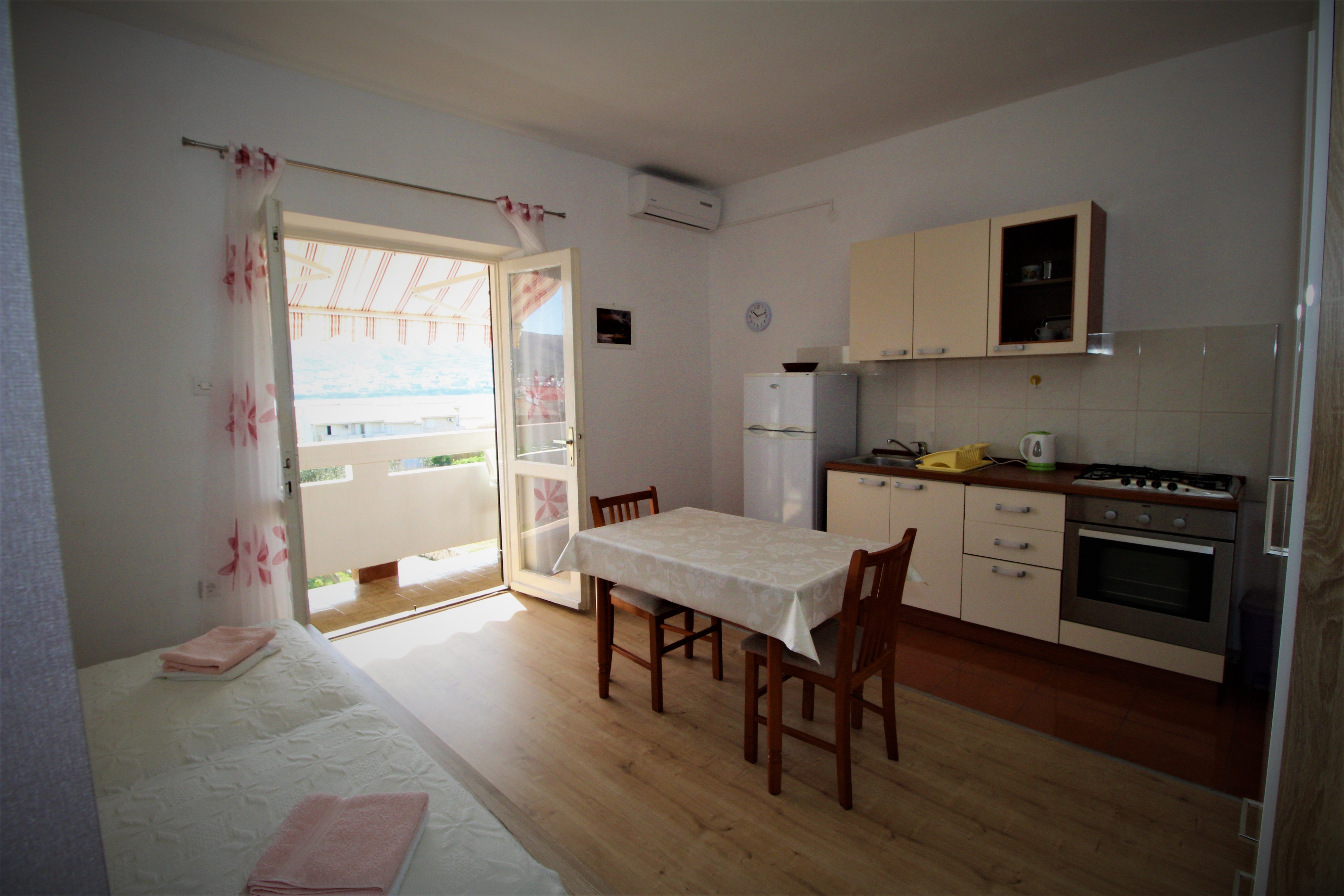 Studio flat with balcony and sea view Pag (AS-13060-a)