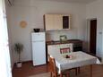 Kuchyně Pag, Kuchyně v ubytování typu studio-apartment, s klimatizací, domácí mazlíčci povoleni a WiFi.