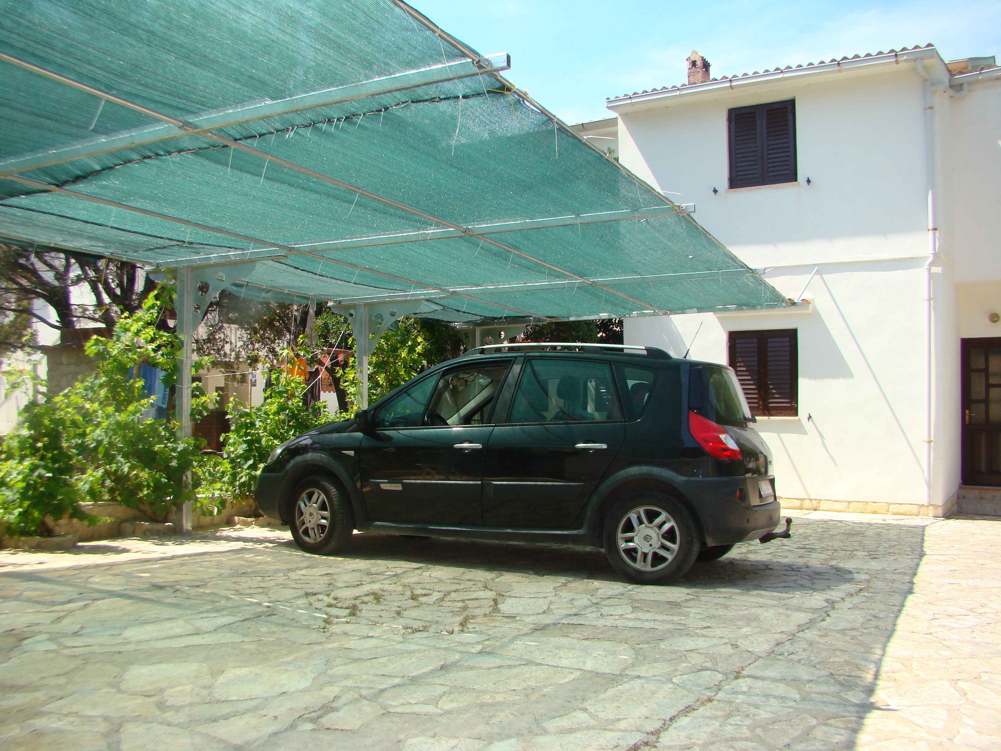 Room with balcony and sea view Pag  S-a