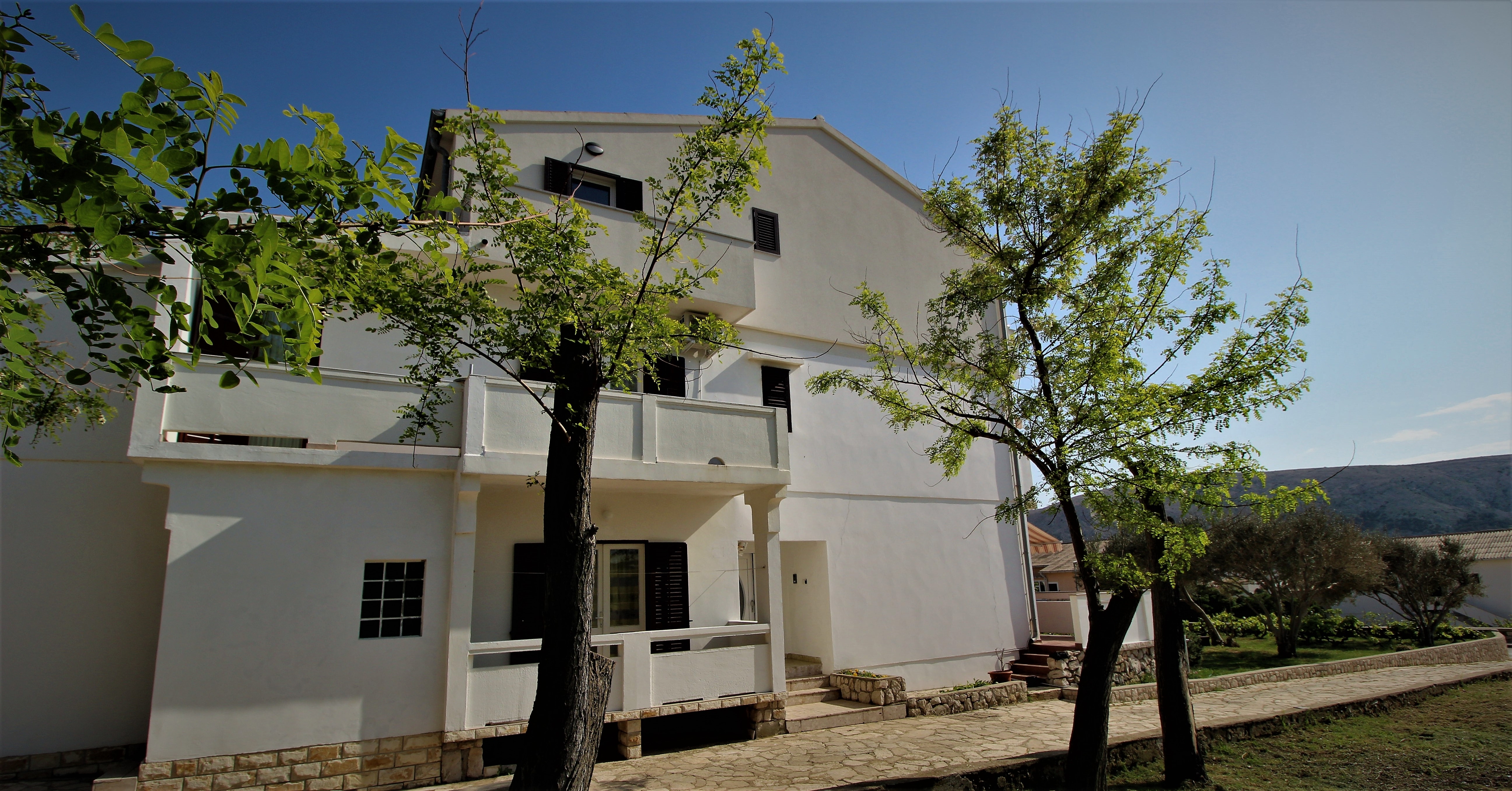 Room with balcony and sea view Pag  S-a
