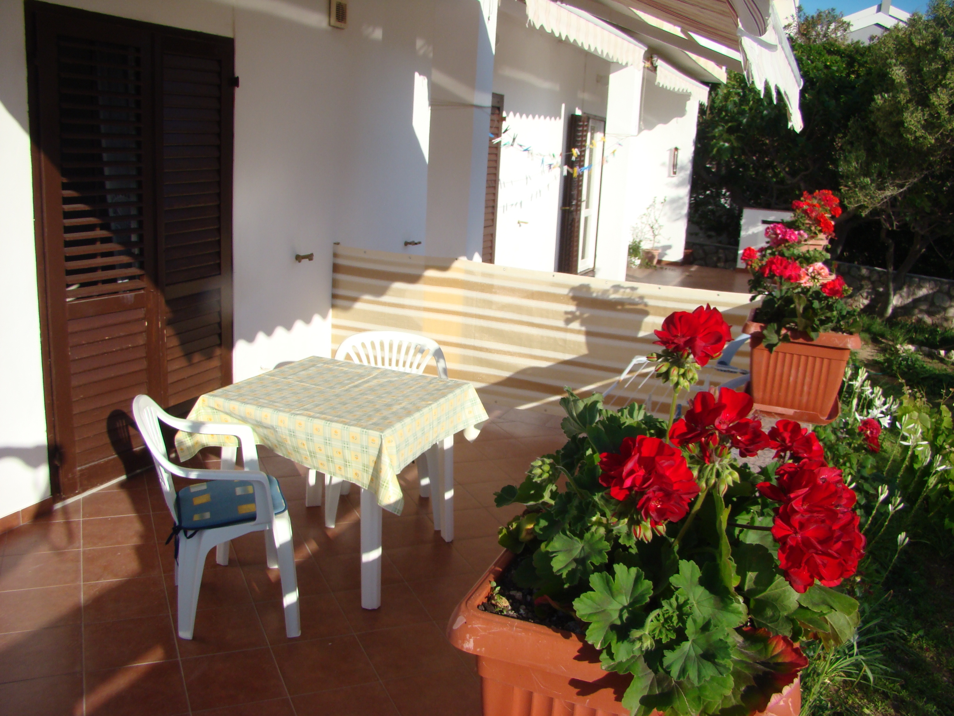 Room with balcony and sea view Pag  S-a