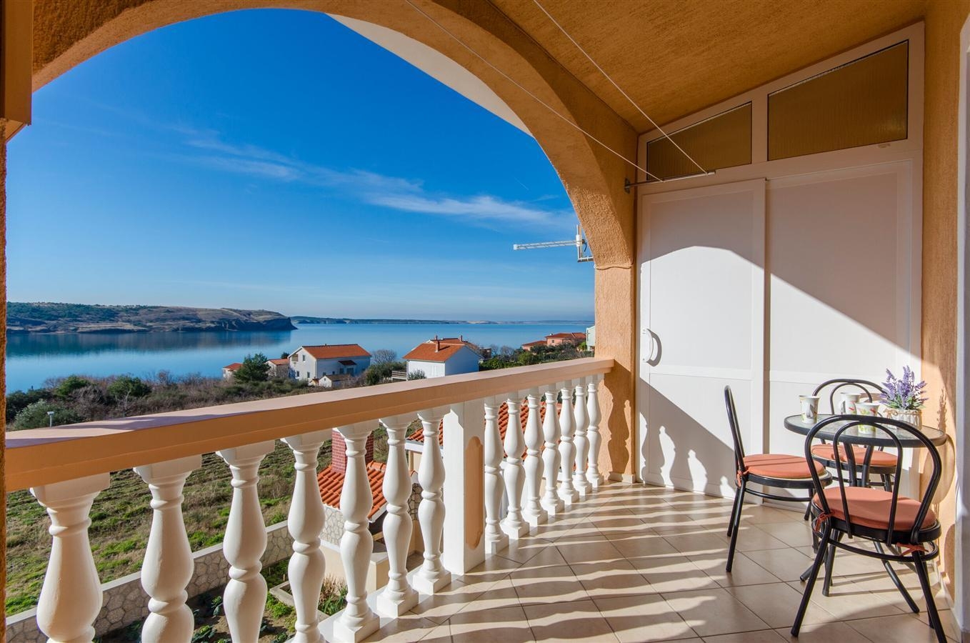 One bedroom apartment with balcony and sea view Rtina - Miočići, Zadar (A-13072-a) One bedroom apartment with balcony and sea view Rtina - Miočići, Zadar (A-13072-a)