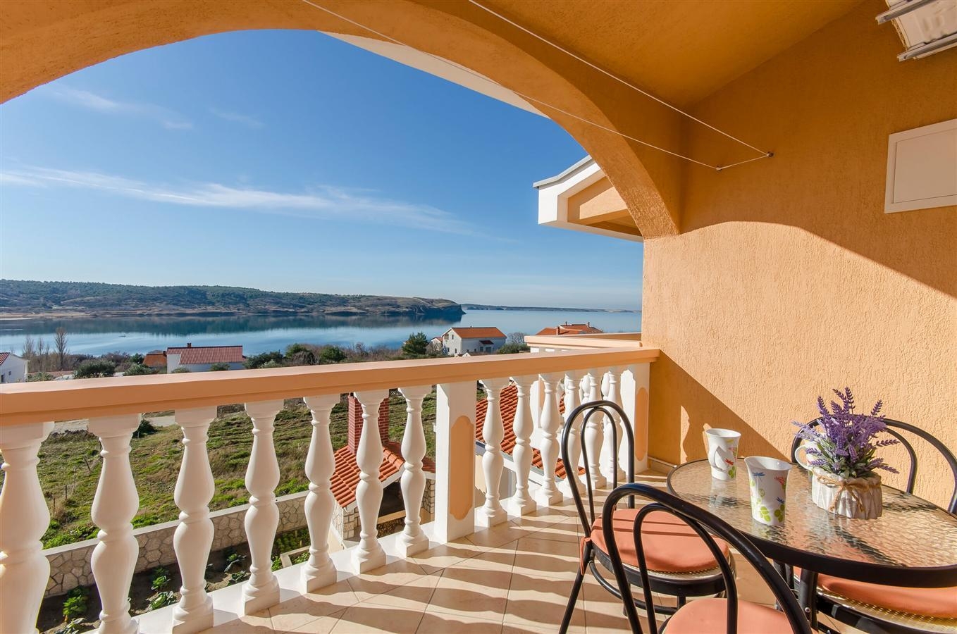 One bedroom apartment with balcony and sea view Rtina - Miočići, Zadar (A-13072-c) One bedroom apartment with balcony and sea view Rtina - Miočići, Zadar (A-13072-c)