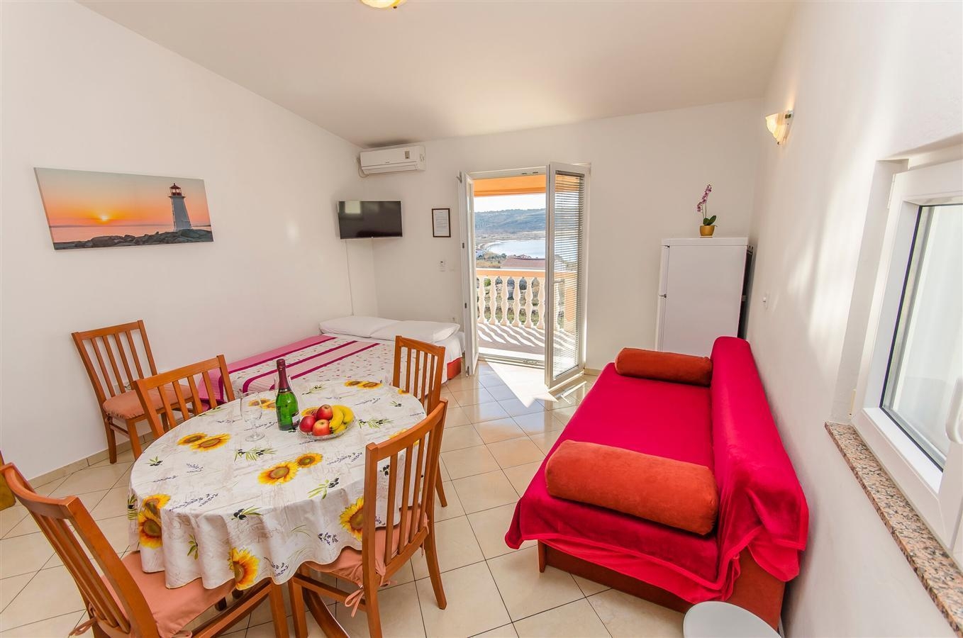 One bedroom apartment with terrace and sea view Rtina - Miočići, Zadar (A-13072-d)