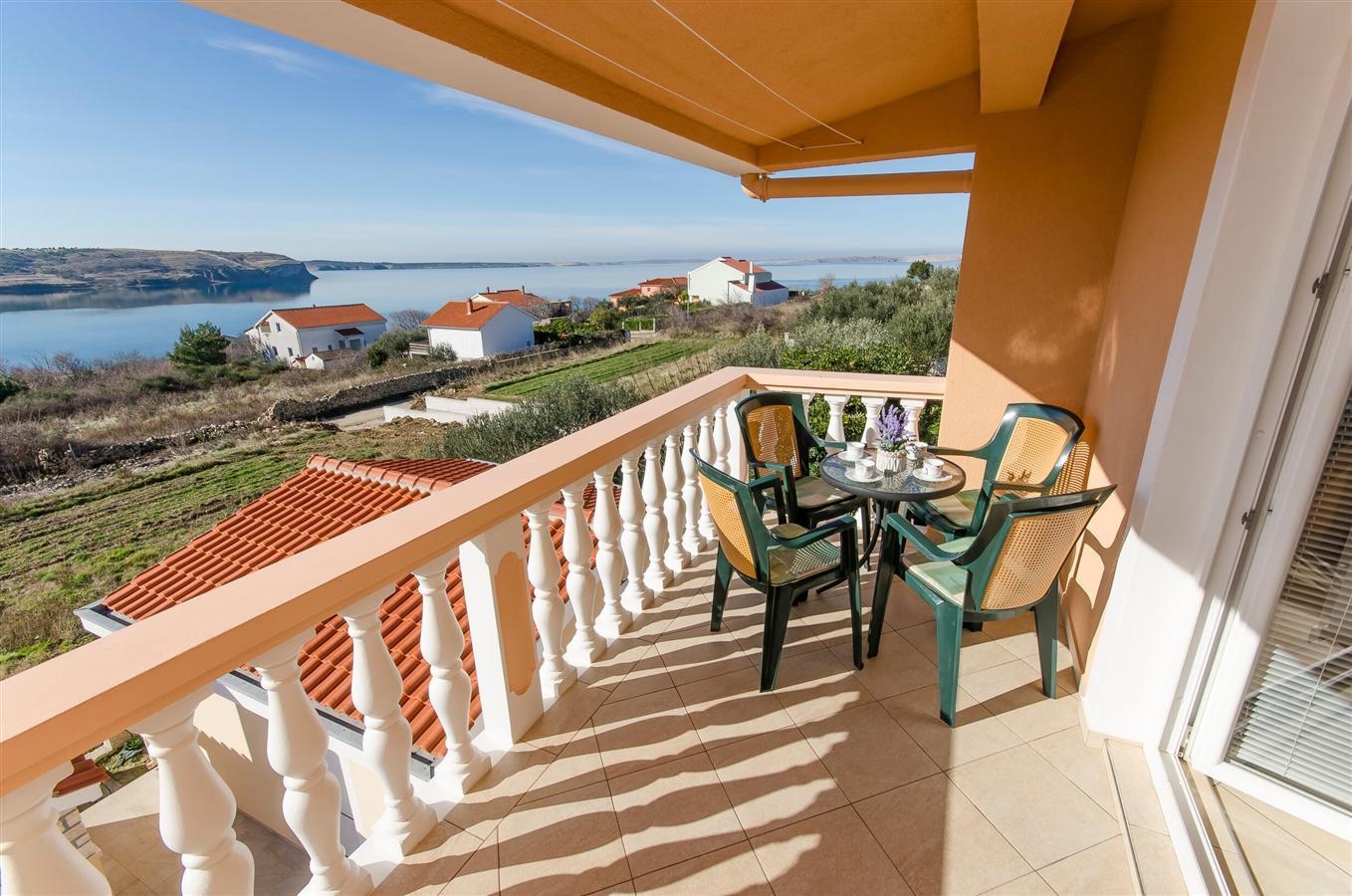 One bedroom apartment with terrace and sea view Rtina - Miočići, Zadar (A-13072-d)