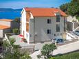 Brela, Makarska, Object 13118 - Appartementen en kamers near sea with pebble beach.