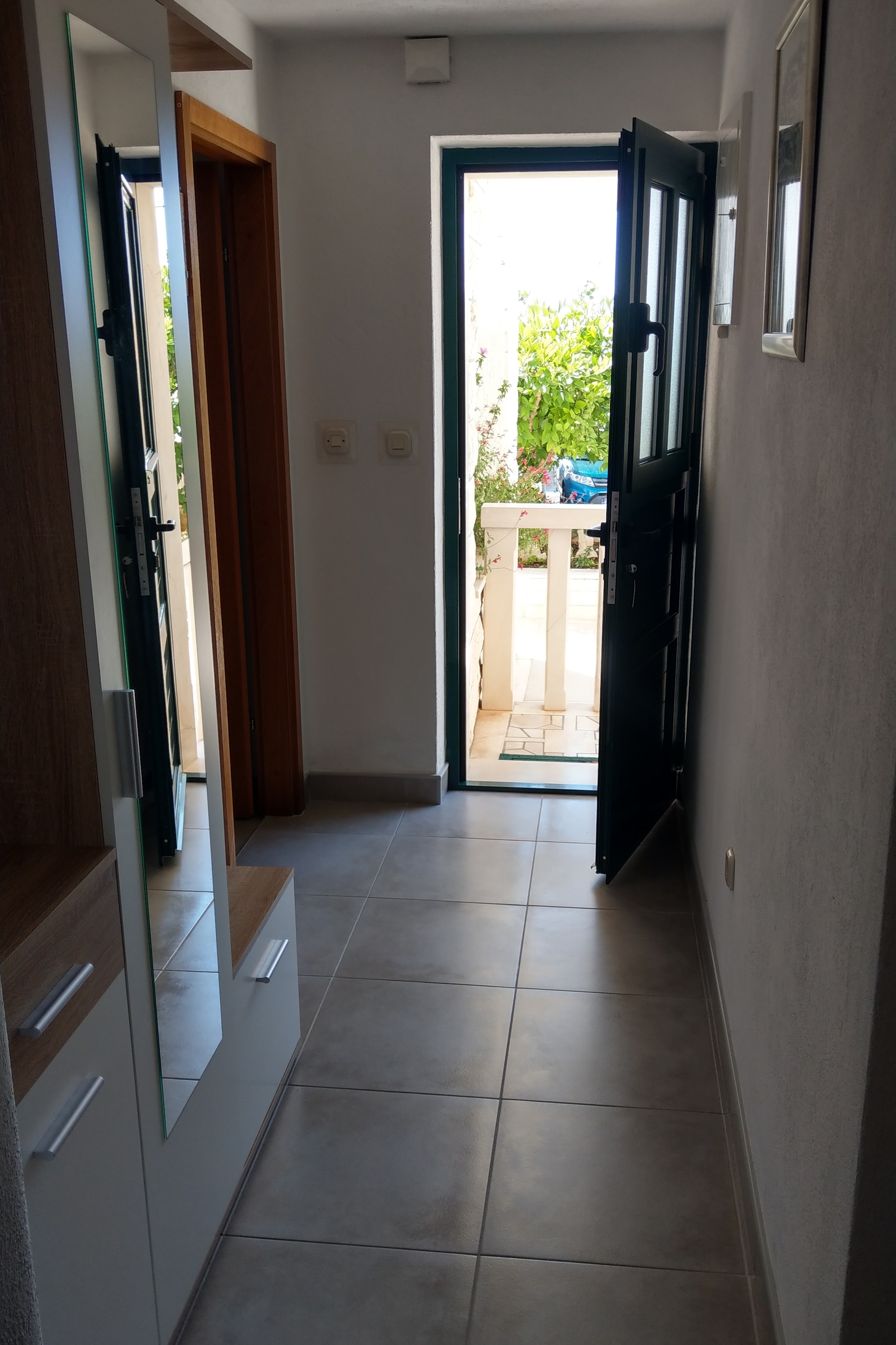 Two bedroom apartment with terrace Bol, Brač  A-a