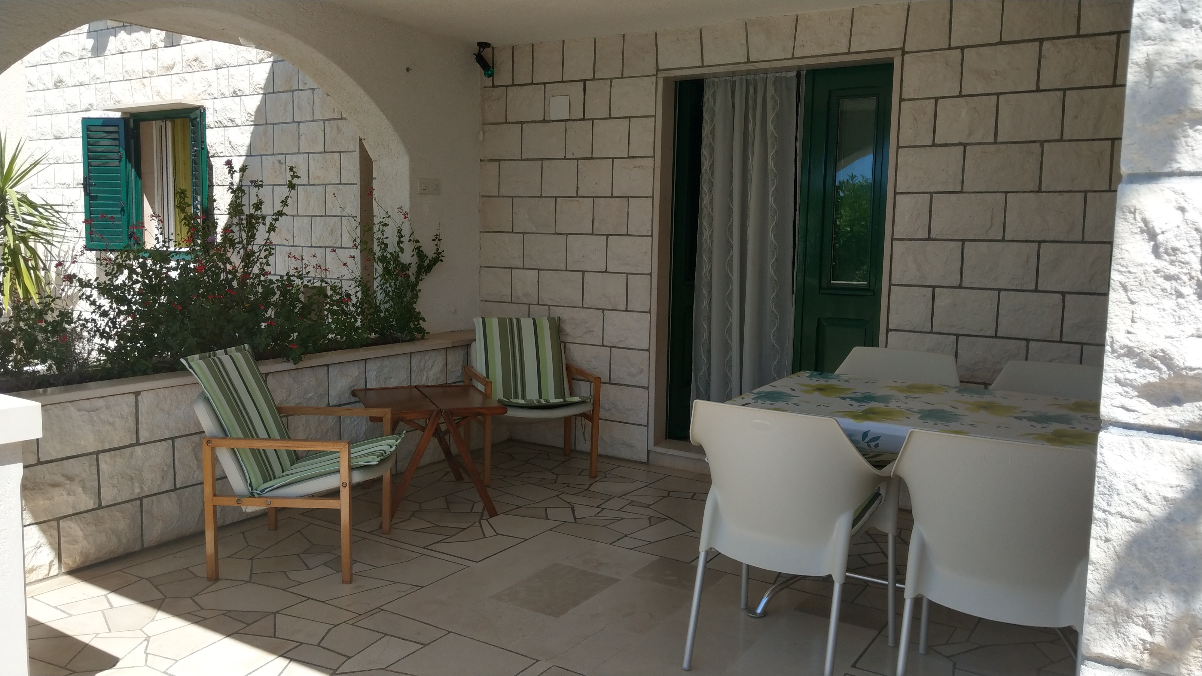 Two bedroom apartment with terrace Bol (Brač) (A-13121-a)