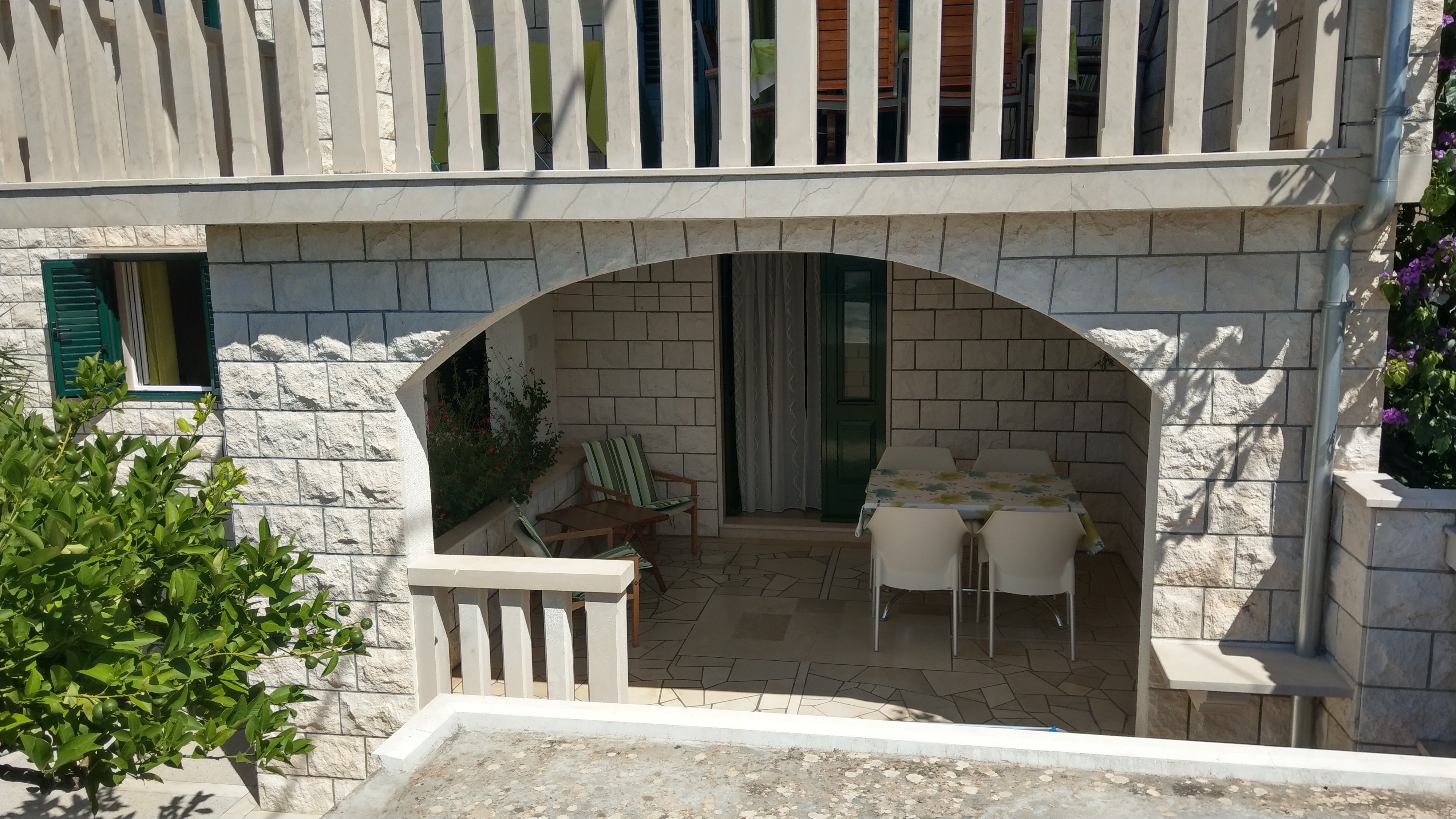 Two bedroom apartment with terrace Bol, Brač  A-a