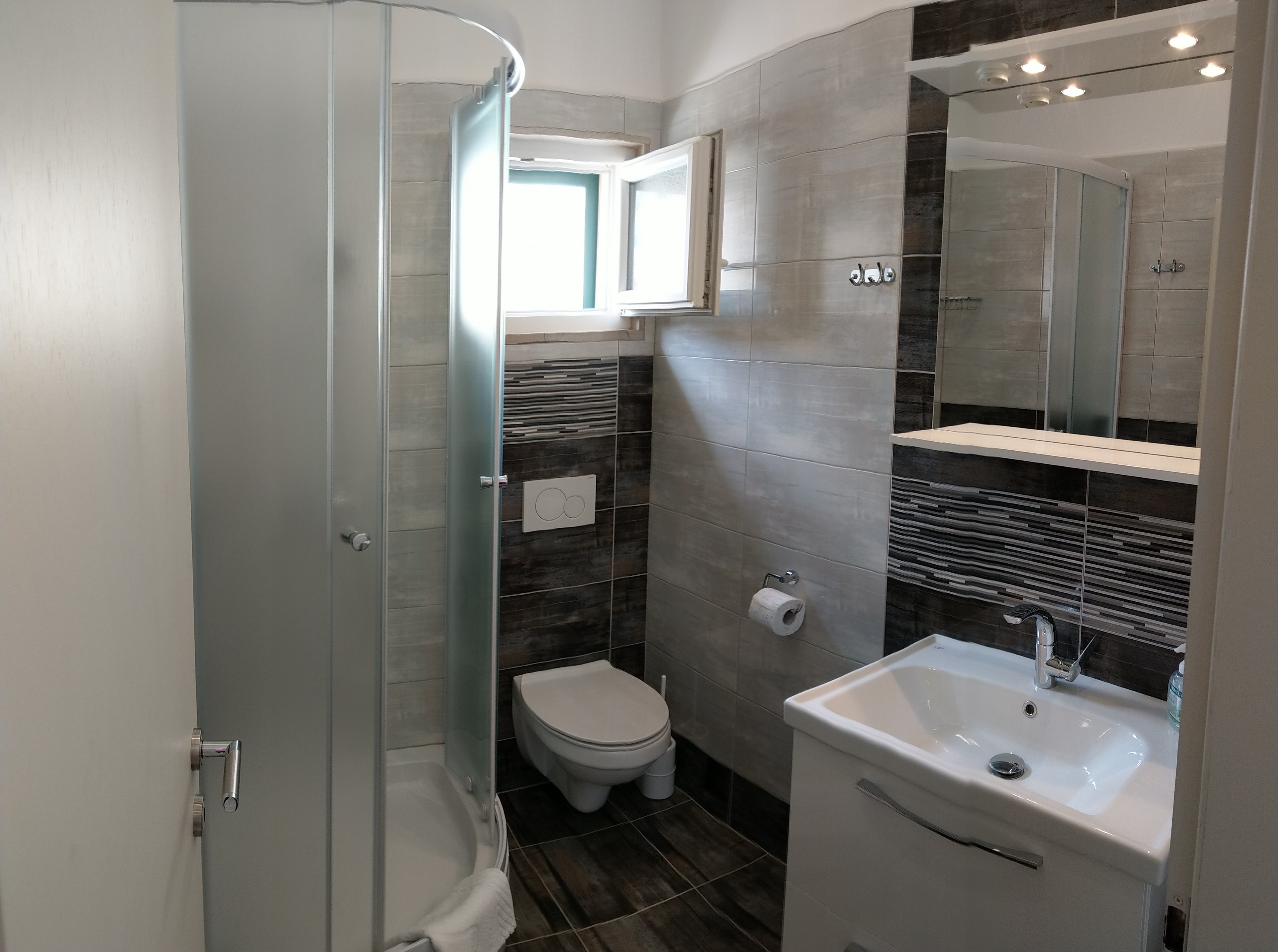 Three bedroom apartment with terrace and sea view Bol, Brač  A-b