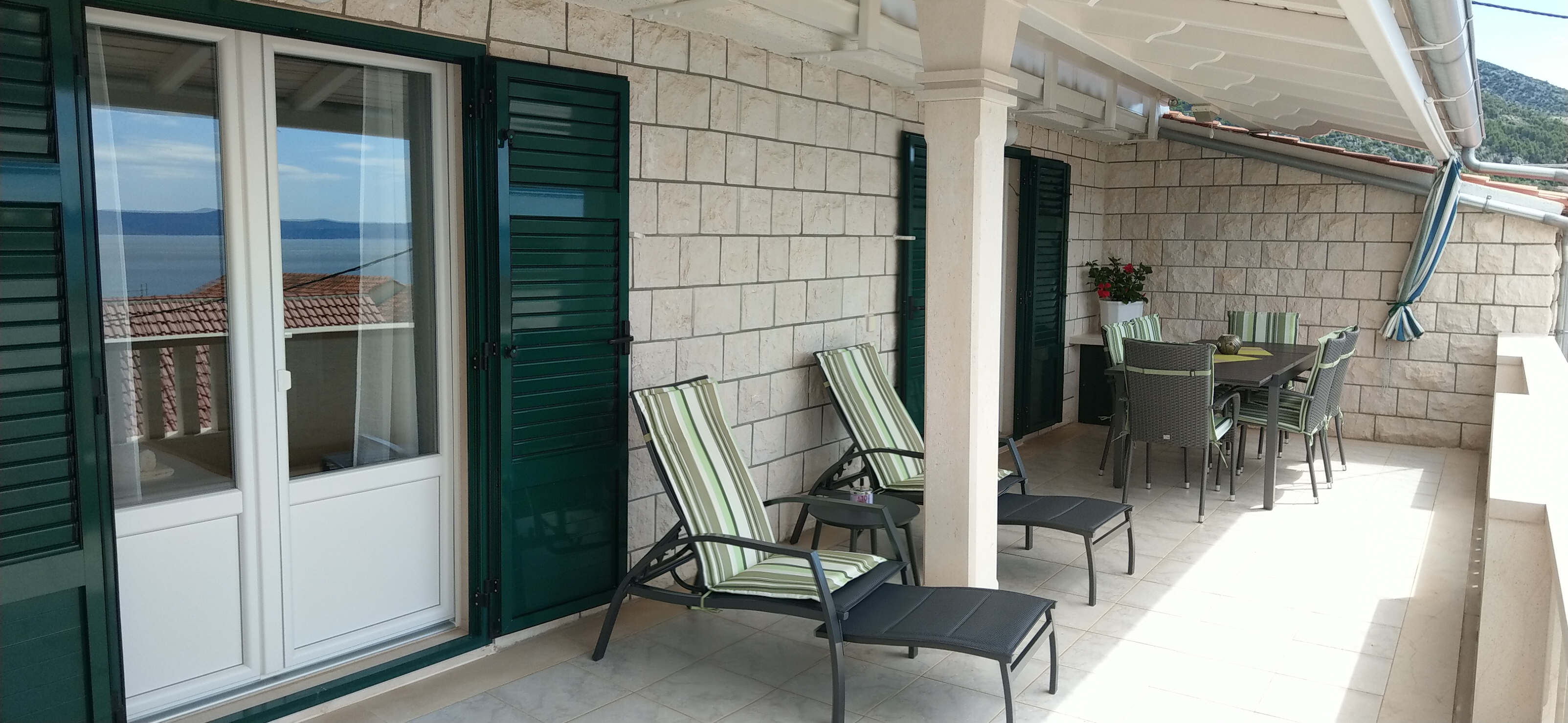 Three bedroom apartment with terrace and sea view Bol (Brač) (A-13121-b)