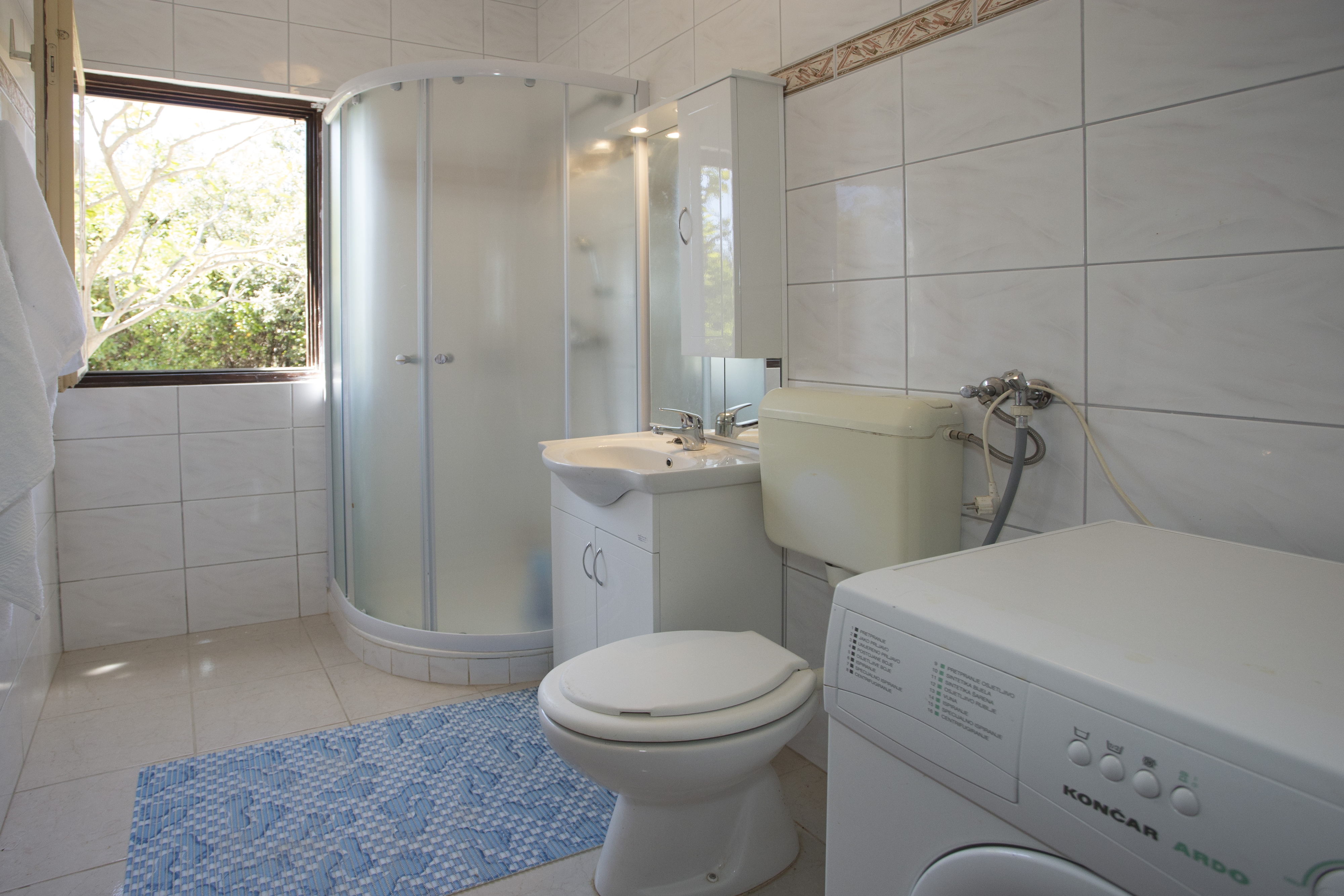Two bedroom apartment with terrace and sea view Maslinica, Šolta  A-a