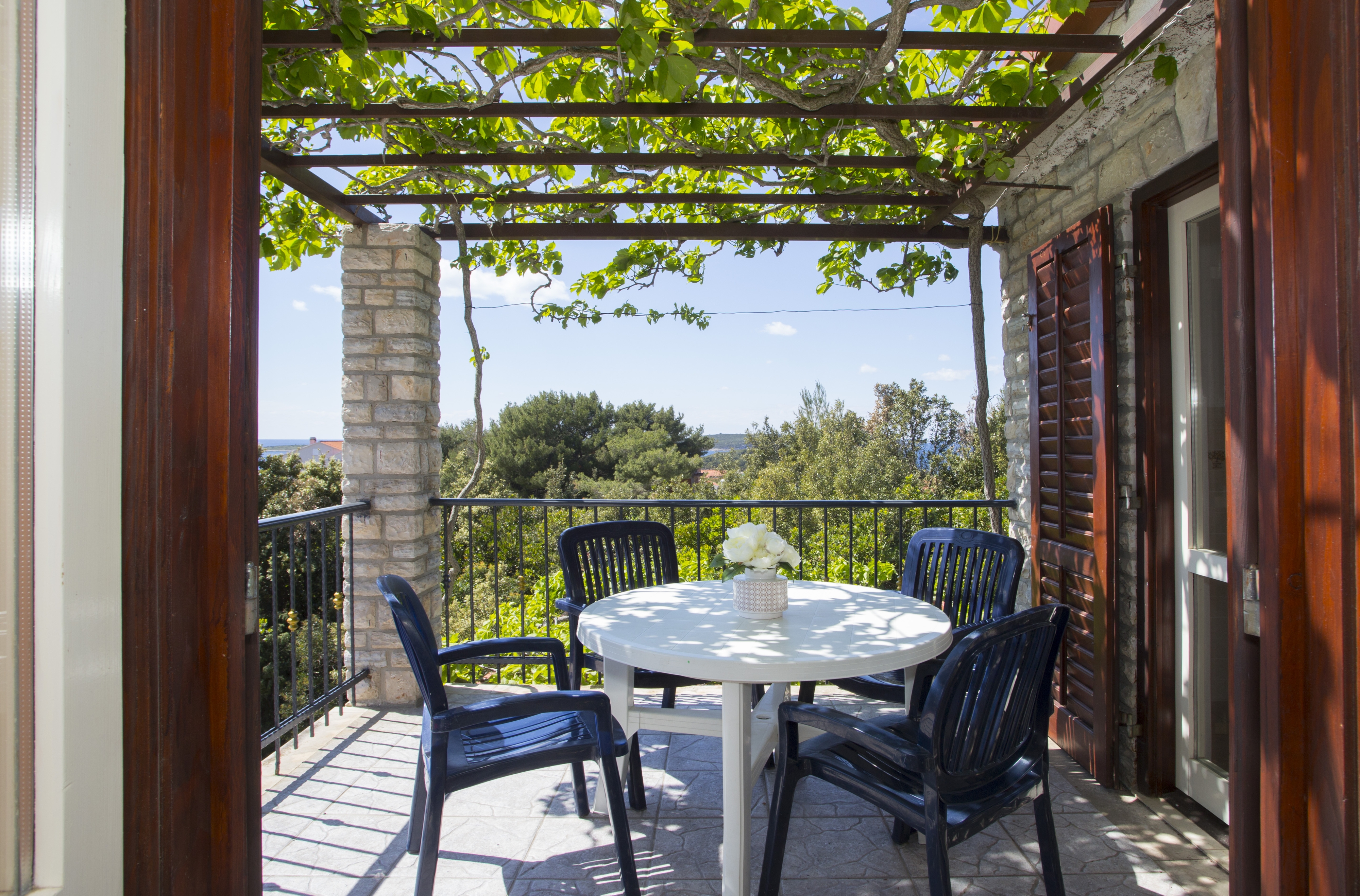 Two bedroom apartment with balcony and sea view Maslinica, Šolta (A-13135-b) Two bedroom apartment with balcony and sea view Maslinica, Šolta (A-13135-b)