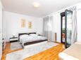 Ložnice 1 Punat, Ložnice 1 v ubytování typu apartment, s klimatizací, domácí mazlíčci povoleni a WiFi.