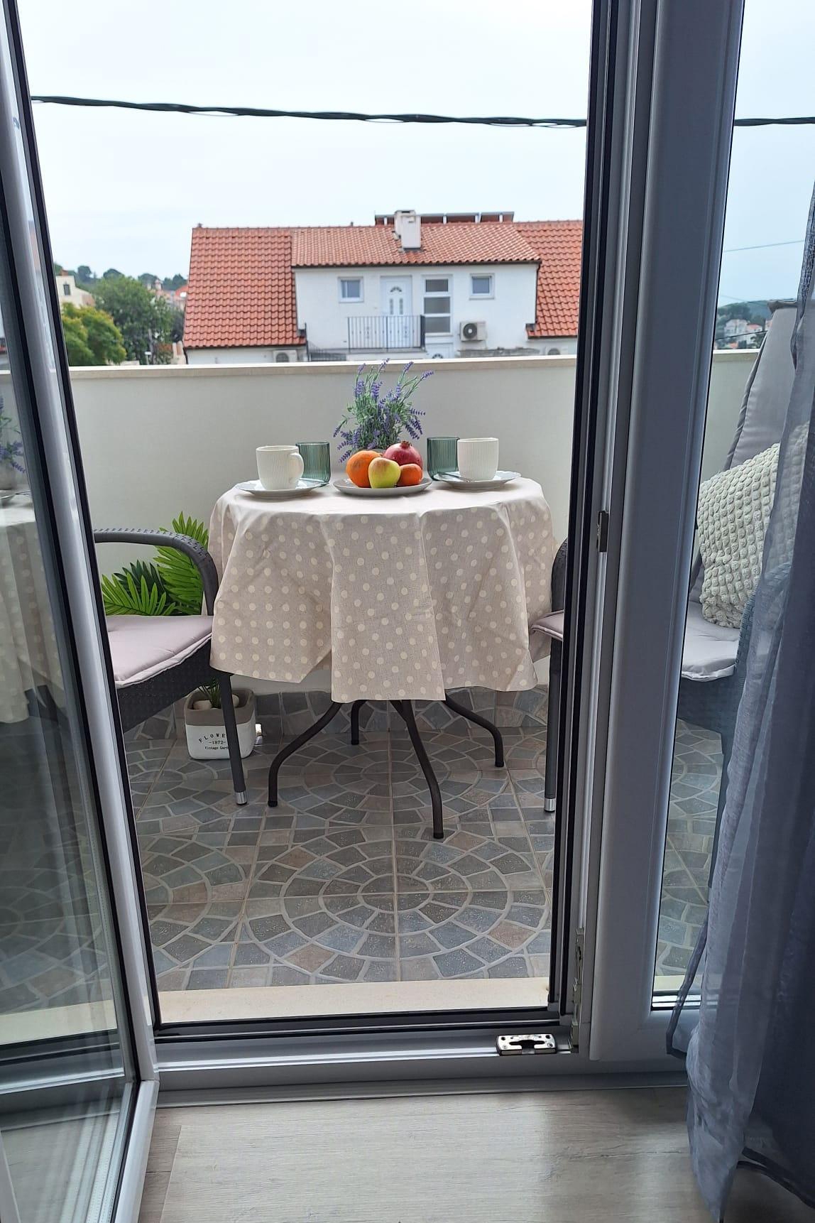 Room with balcony and sea view Hvar  S-b