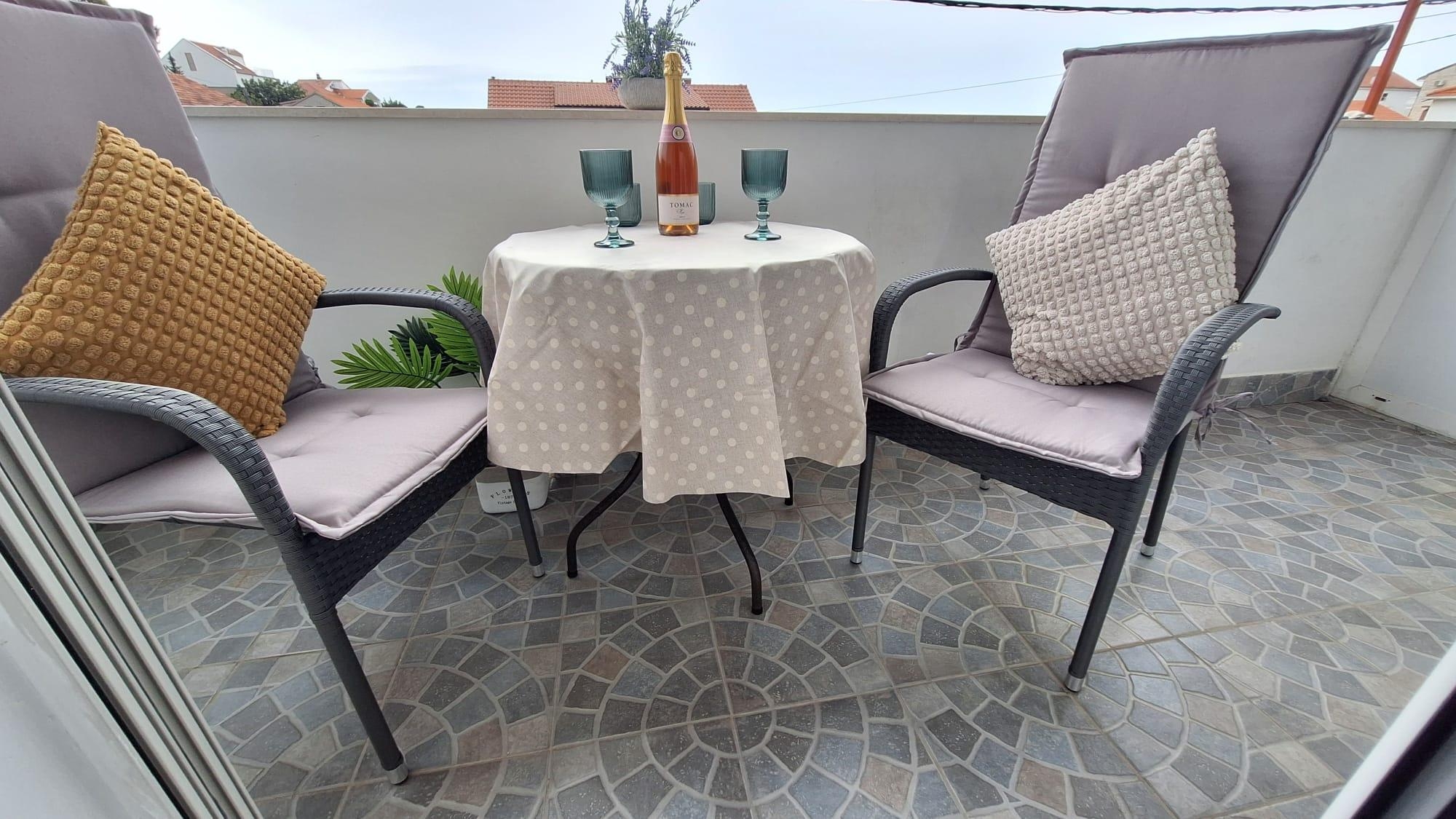 Room with balcony and sea view Hvar  S-b