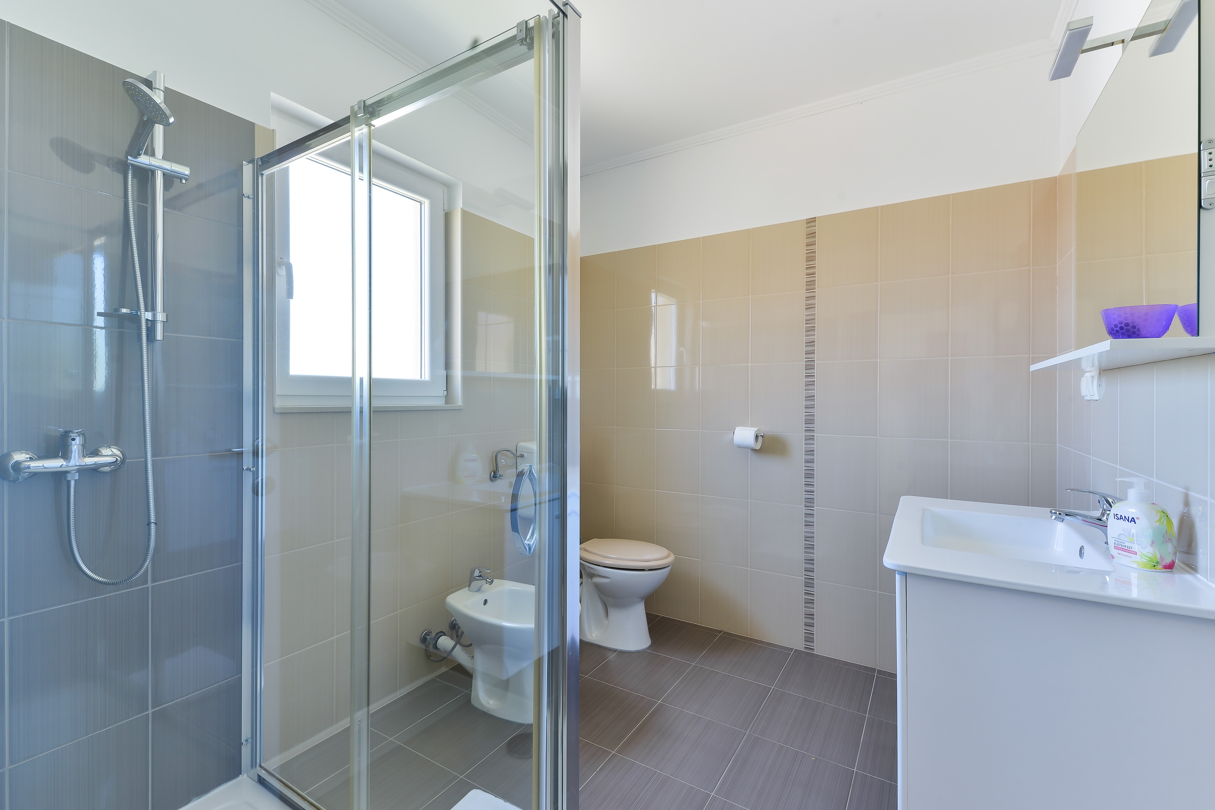 Two bedroom apartment near beach Nin, Zadar  A-a