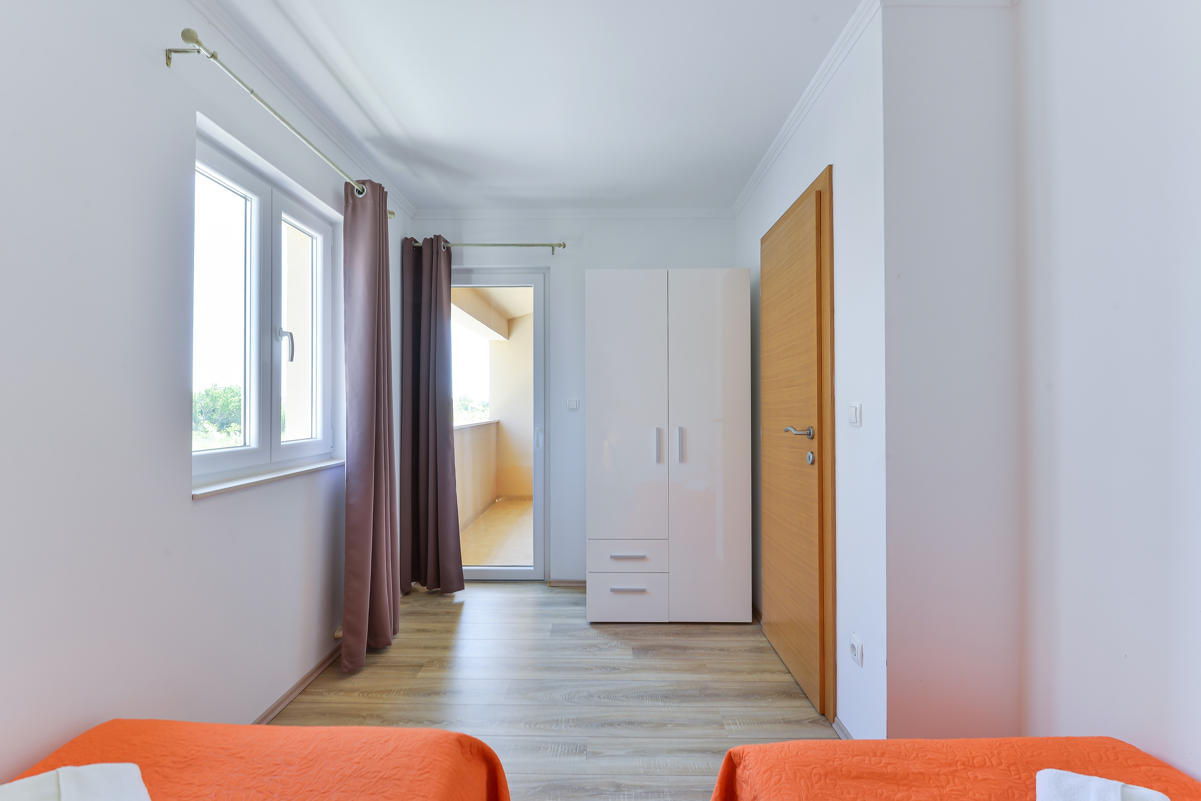 Two bedroom apartment near beach Nin, Zadar  A-c