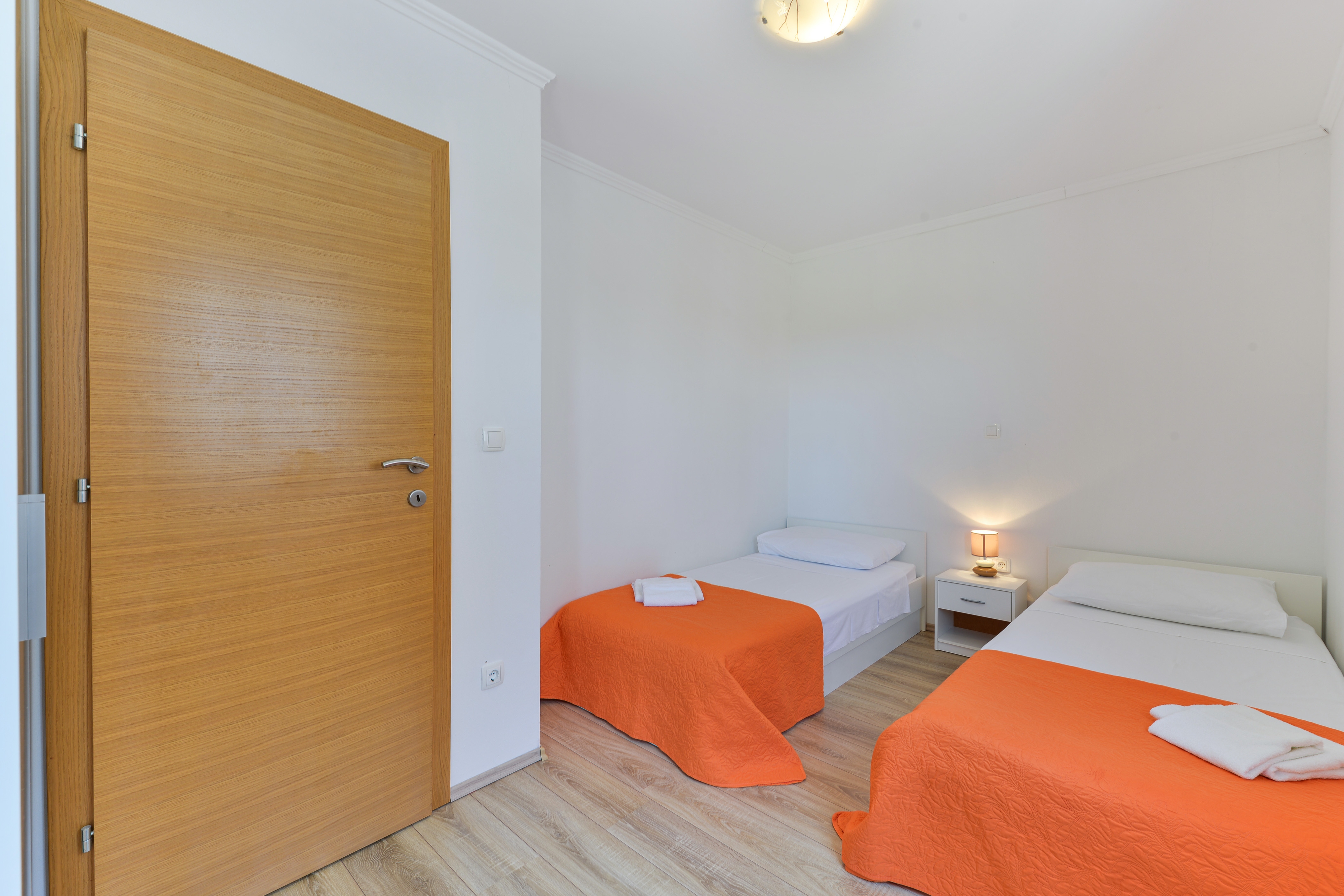 Two bedroom apartment near beach Nin, Zadar  A-c