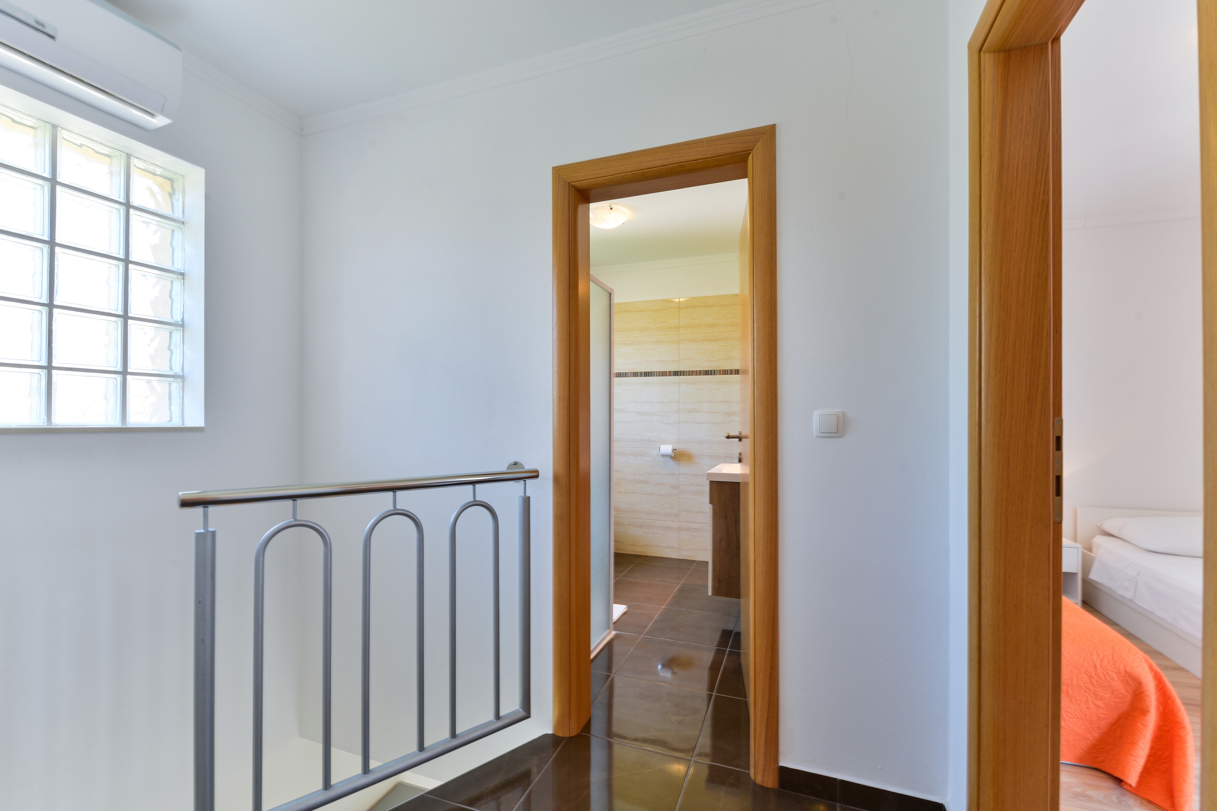 Two bedroom apartment near beach Nin, Zadar  A-c