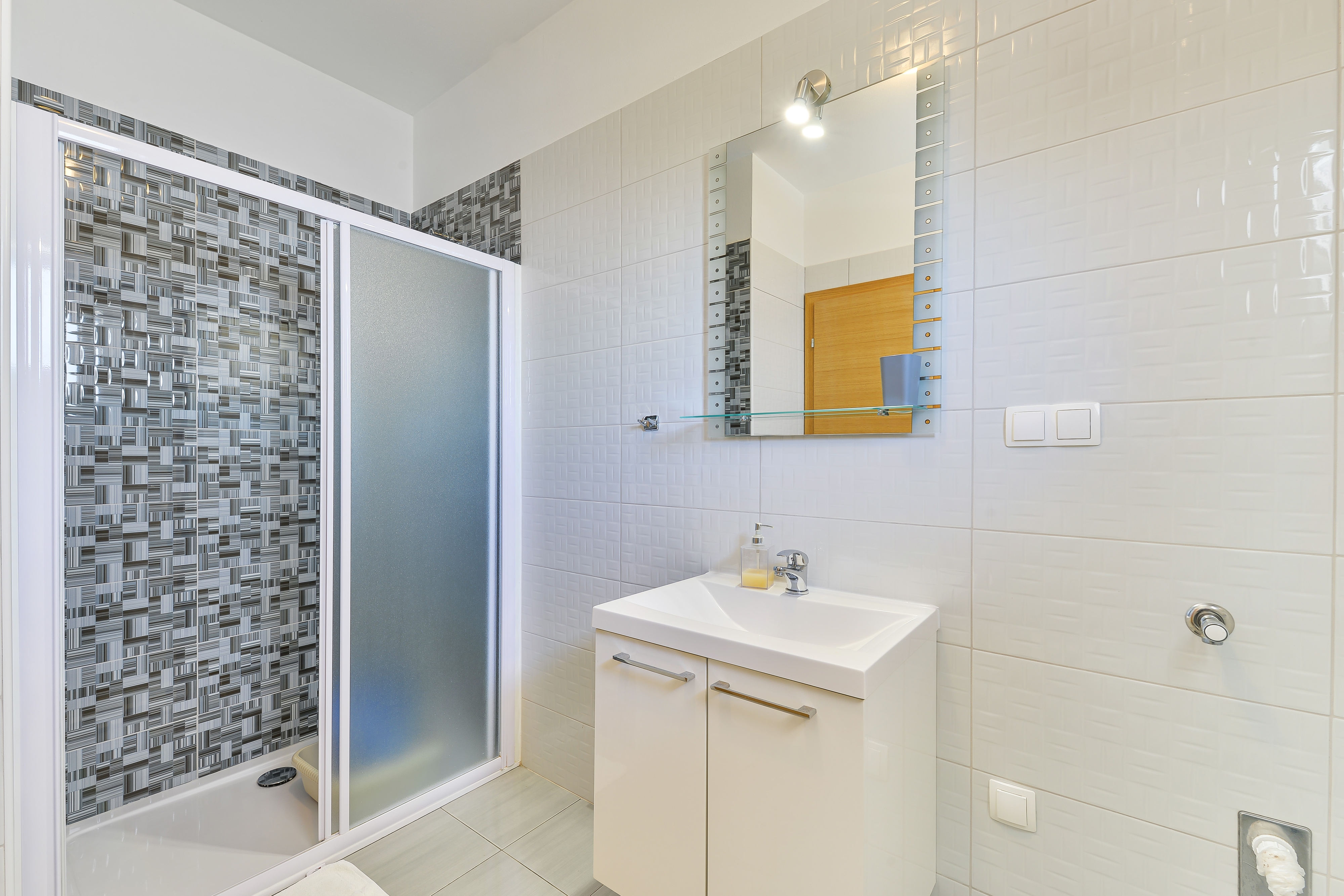 Two bedroom apartment near beach Nin, Zadar  A-d