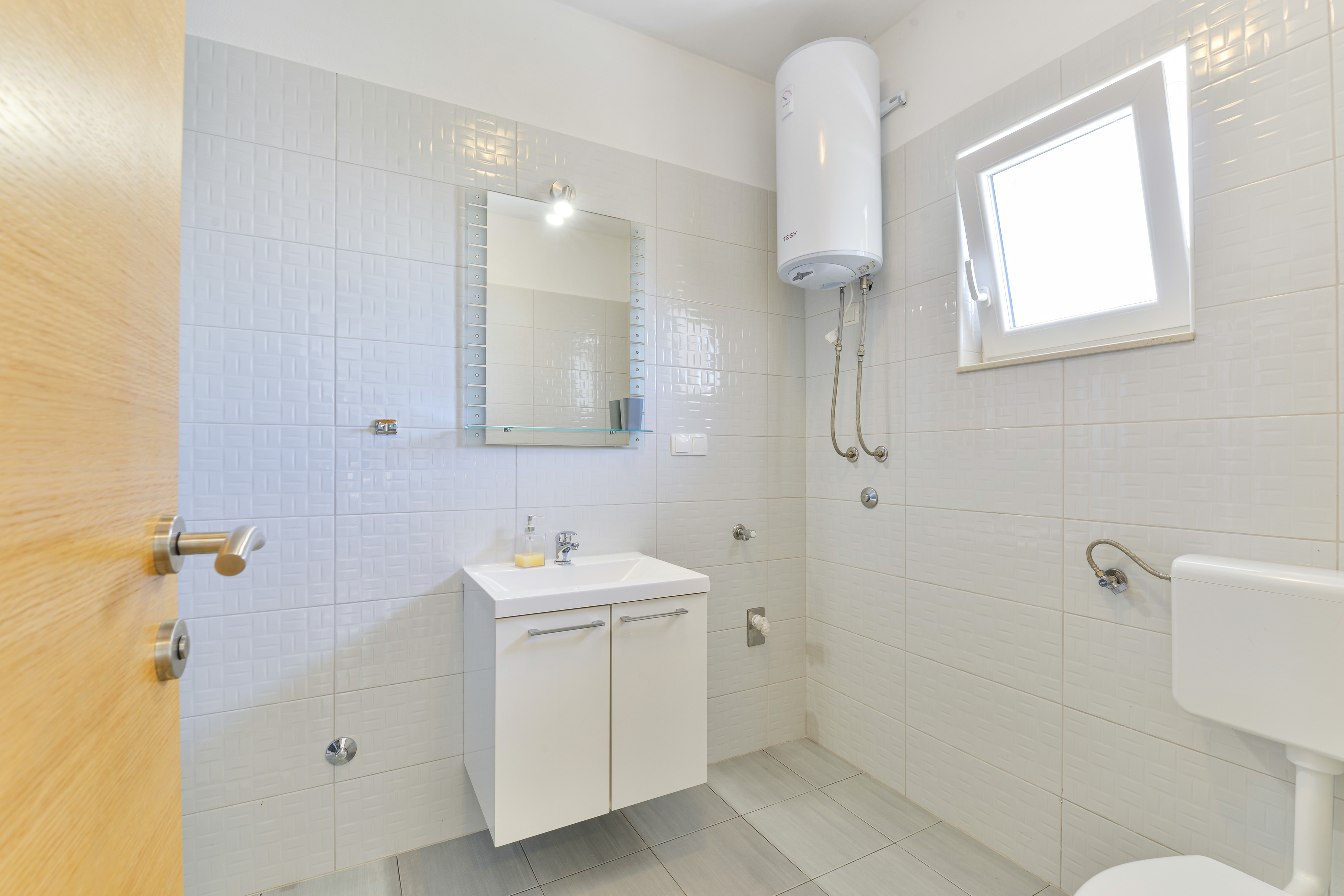 Two bedroom apartment near beach Nin, Zadar  A-d