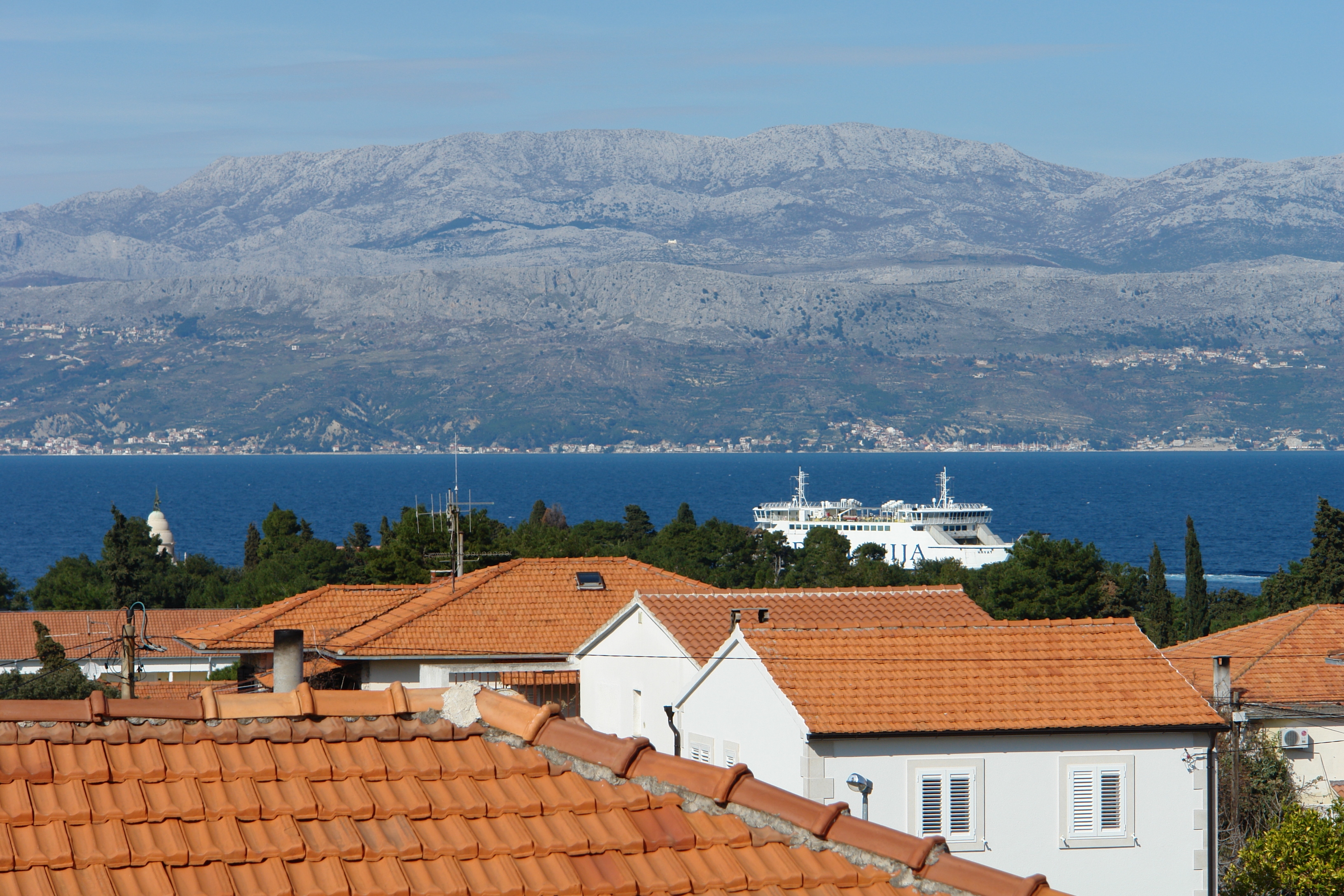Two bedroom apartment with balcony and sea view Supetar, Brač  A-d