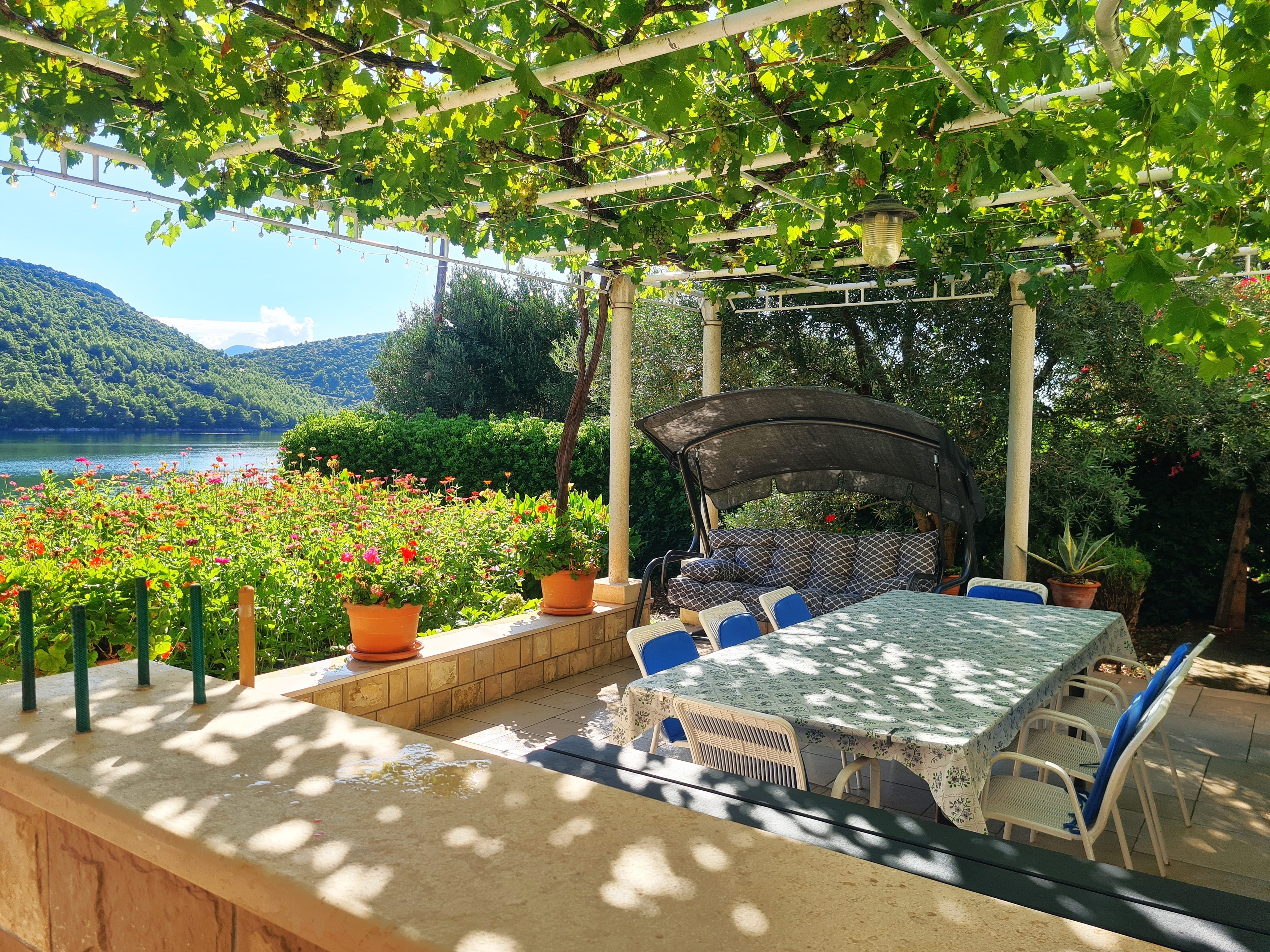 Four bedroom apartment near beach Broce, Pelješac  A-a