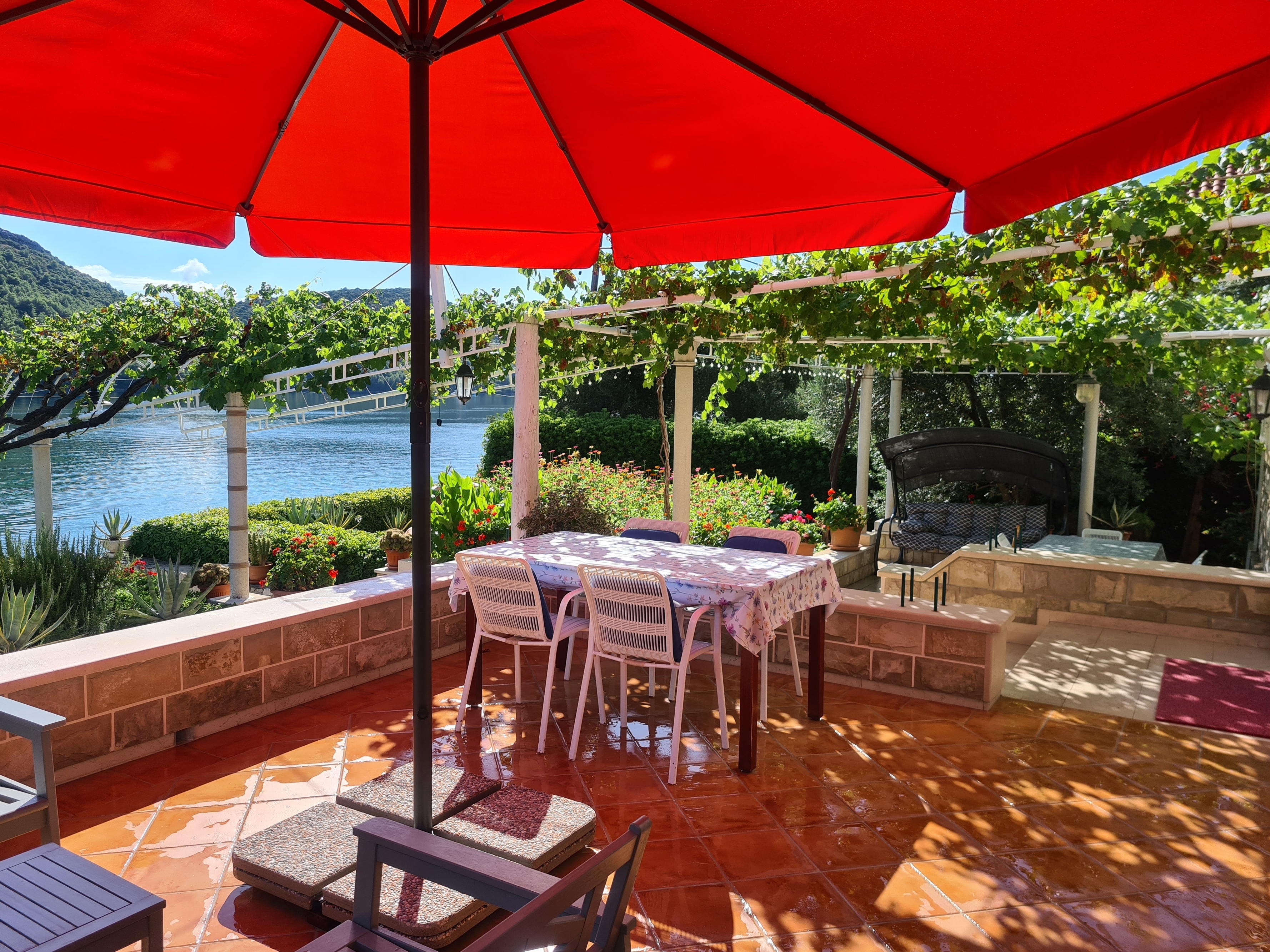 Four bedroom apartment near beach Broce, Pelješac  A-a
