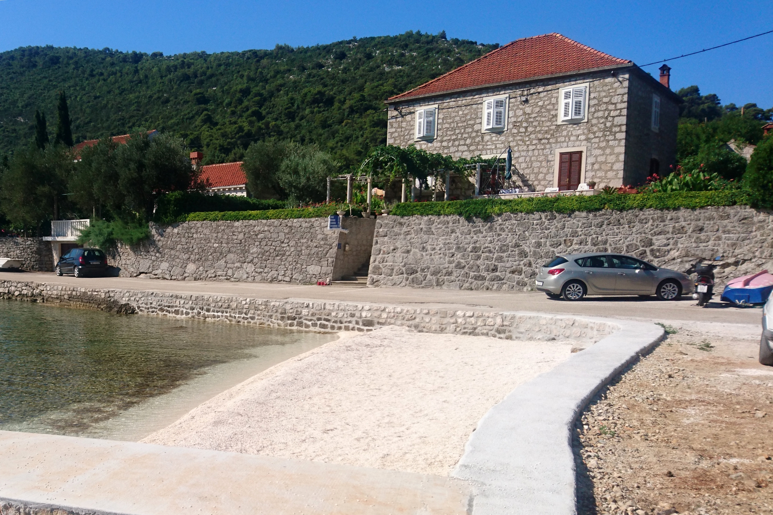 Four-bedroom apartment near beach Broce, Pelješac  A-a