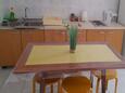 Dining room Gradac, Dining room in the apartment, air condition available, (pet friendly) and WiFi.