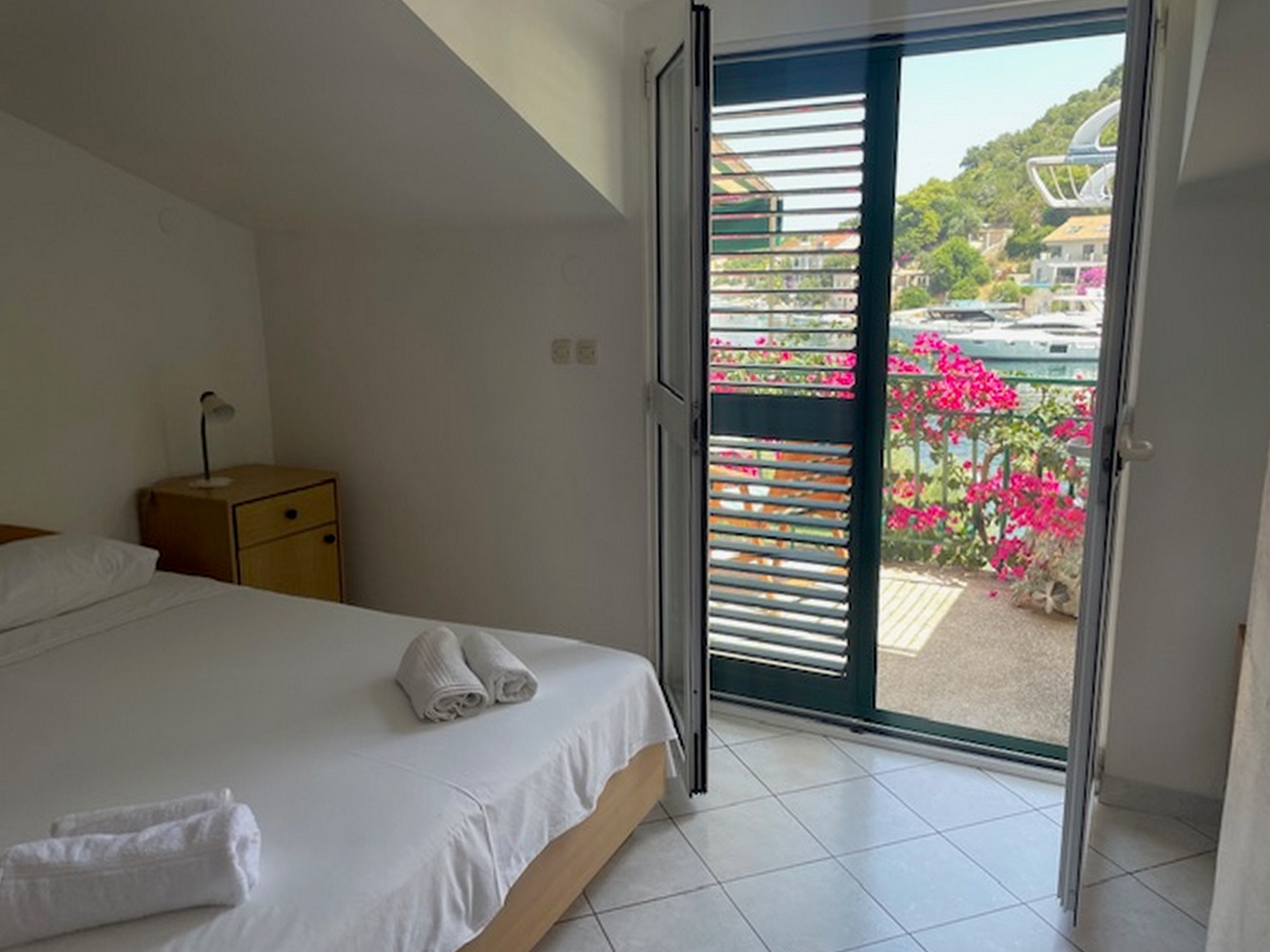 Top Lastovo Zaklopatica Top Lastovo Zaklopatica