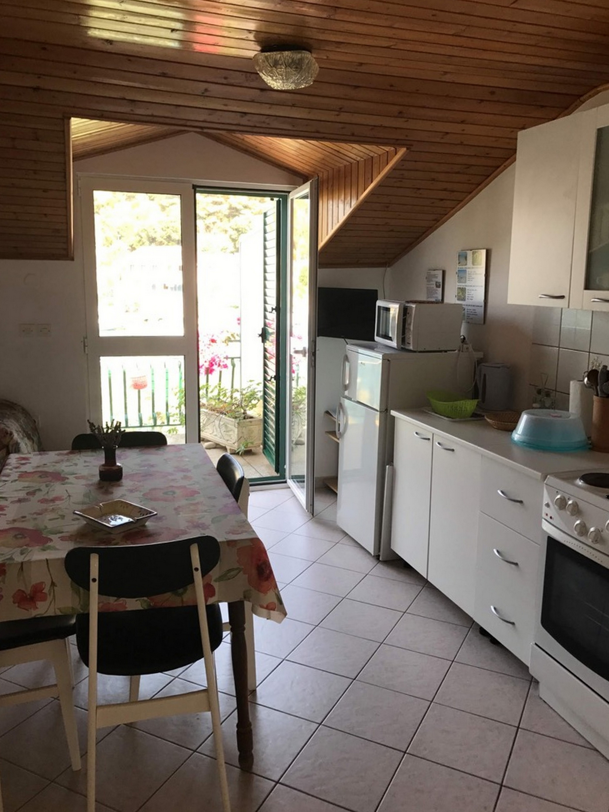 Two bedroom apartment with terrace and sea view Zaklopatica, Lastovo (A-13214-c)