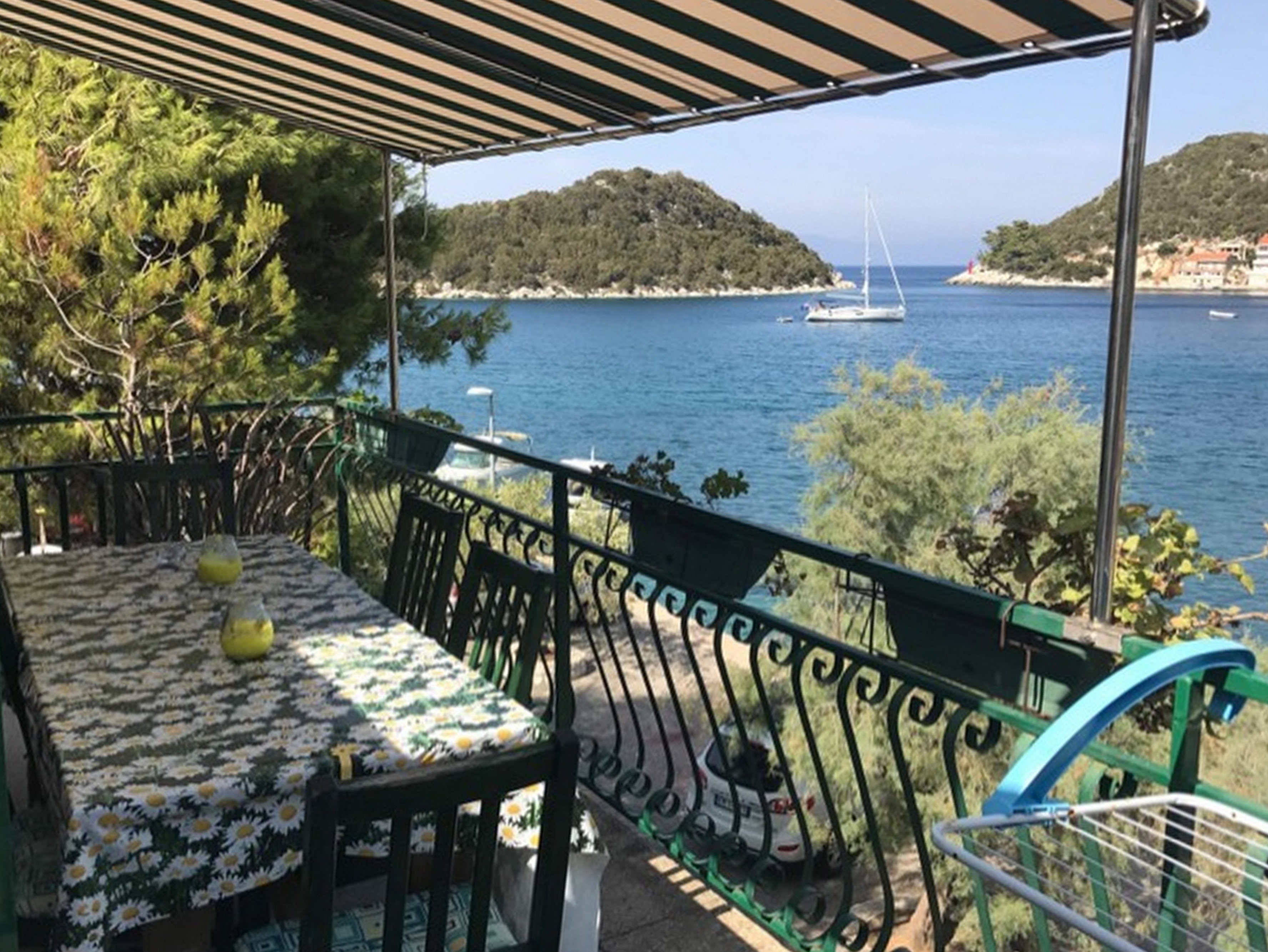 Two bedroom apartment with terrace and sea view Zaklopatica, Lastovo (A-13214-c)