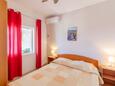Ložnice 2 Karbuni, Ložnice 2 v ubytování typu apartment, s klimatizací, domácí mazlíčci povoleni a WiFi.