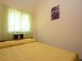Ložnice 2 Karbuni, Ložnice 2 v ubytování typu apartment, s klimatizací, domácí mazlíčci povoleni a WiFi.