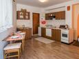 Malinska, Kitchen in the studio-apartment, (pet friendly) and WiFi.