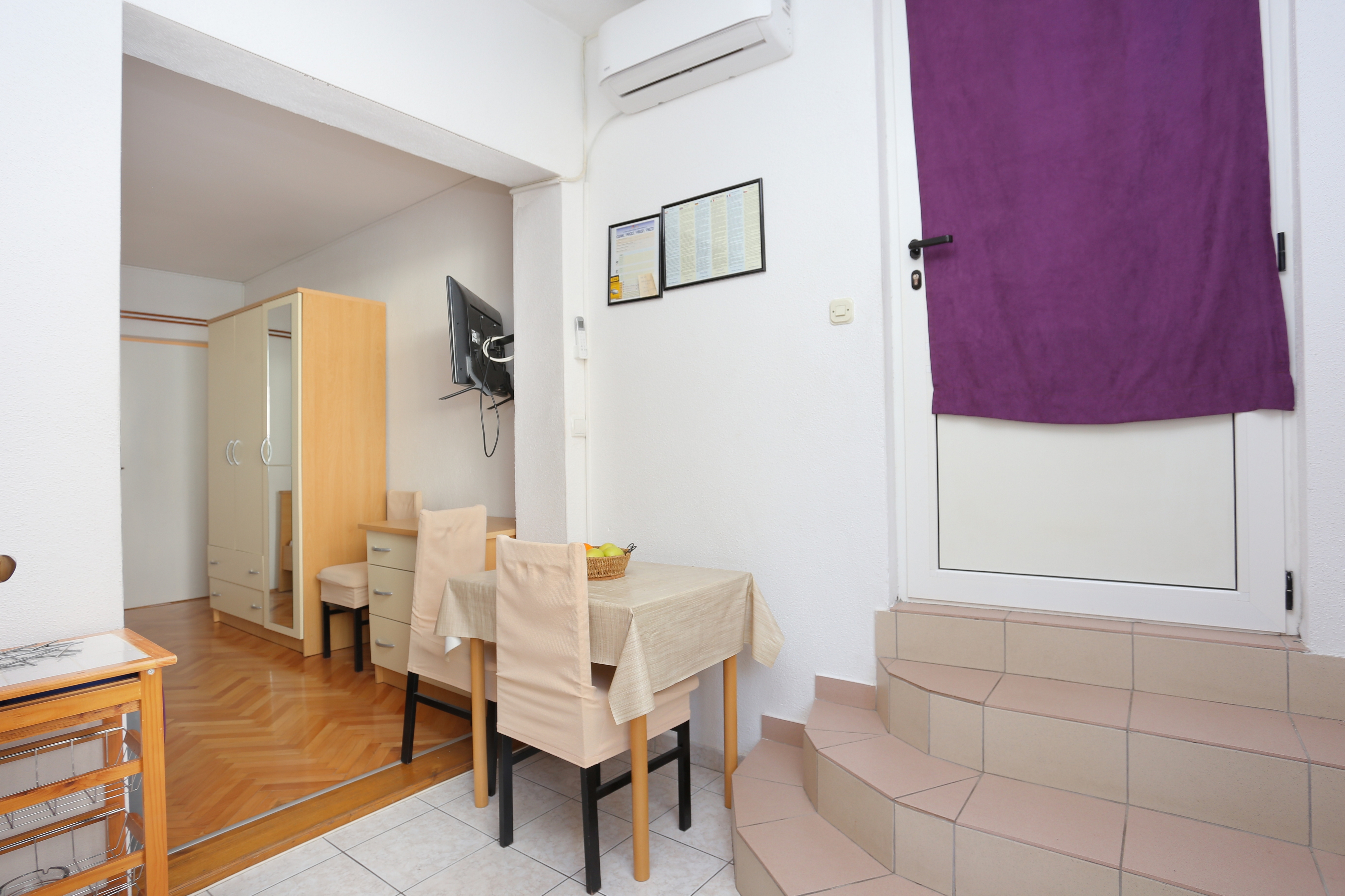 Studio flat with terrace Makarska (AS-13222-a) Studio flat with terrace Makarska (AS-13222-a)