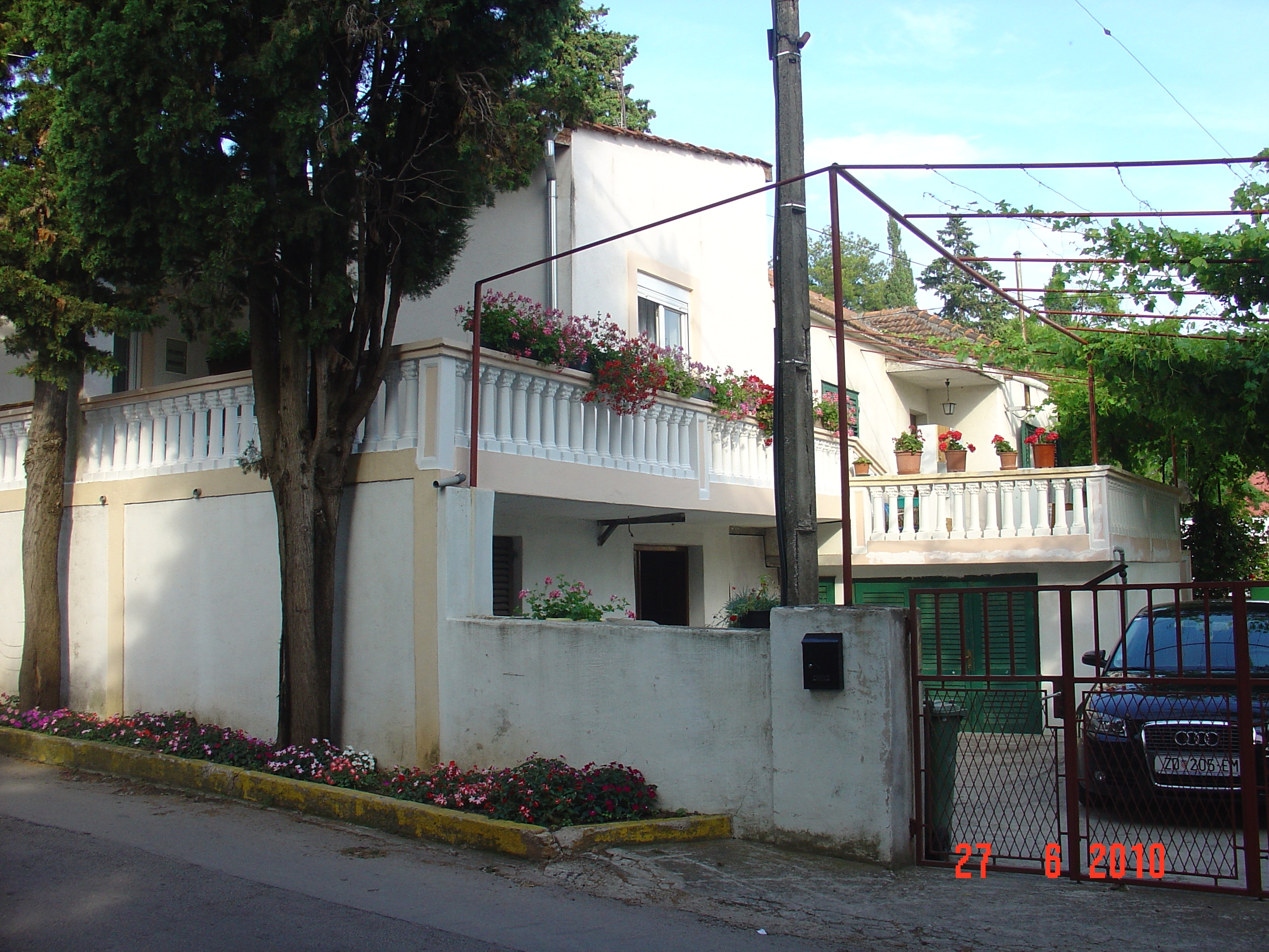 Two bedroom apartment with terrace Sveti Filip i Jakov, Biograd (A-13225-a)