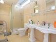 Lokva Rogoznica, Bathroom in the apartment, (pet friendly) and WiFi.